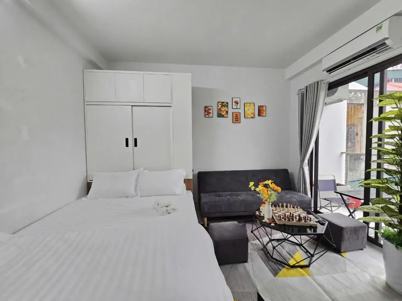 Large Double Room in The Chilling'N Homestay Ha Noi 89 Large Double Room in The Chilling'N Homestay Ha Noi 89