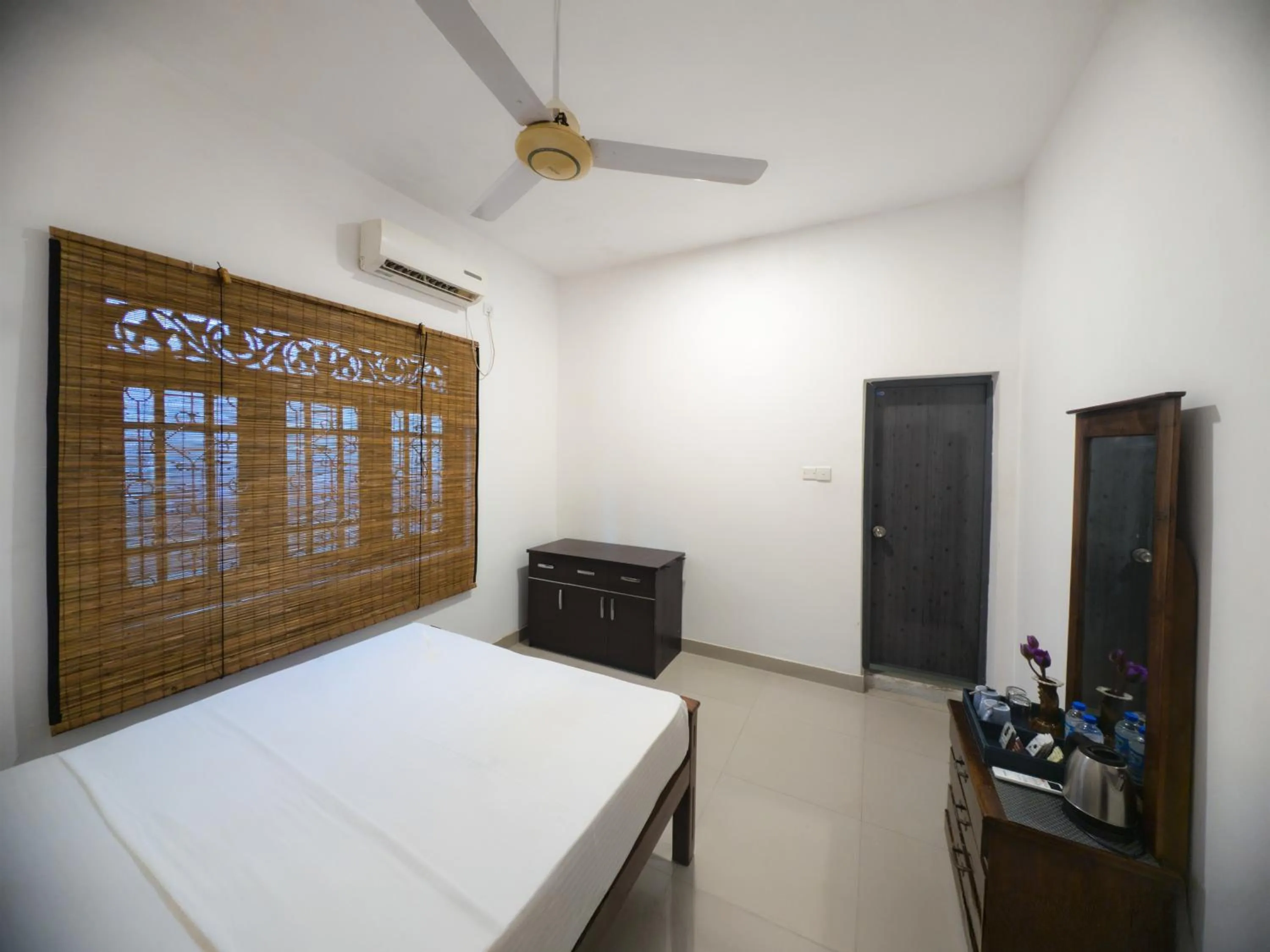 Bed in Moi Dambulla by DBI