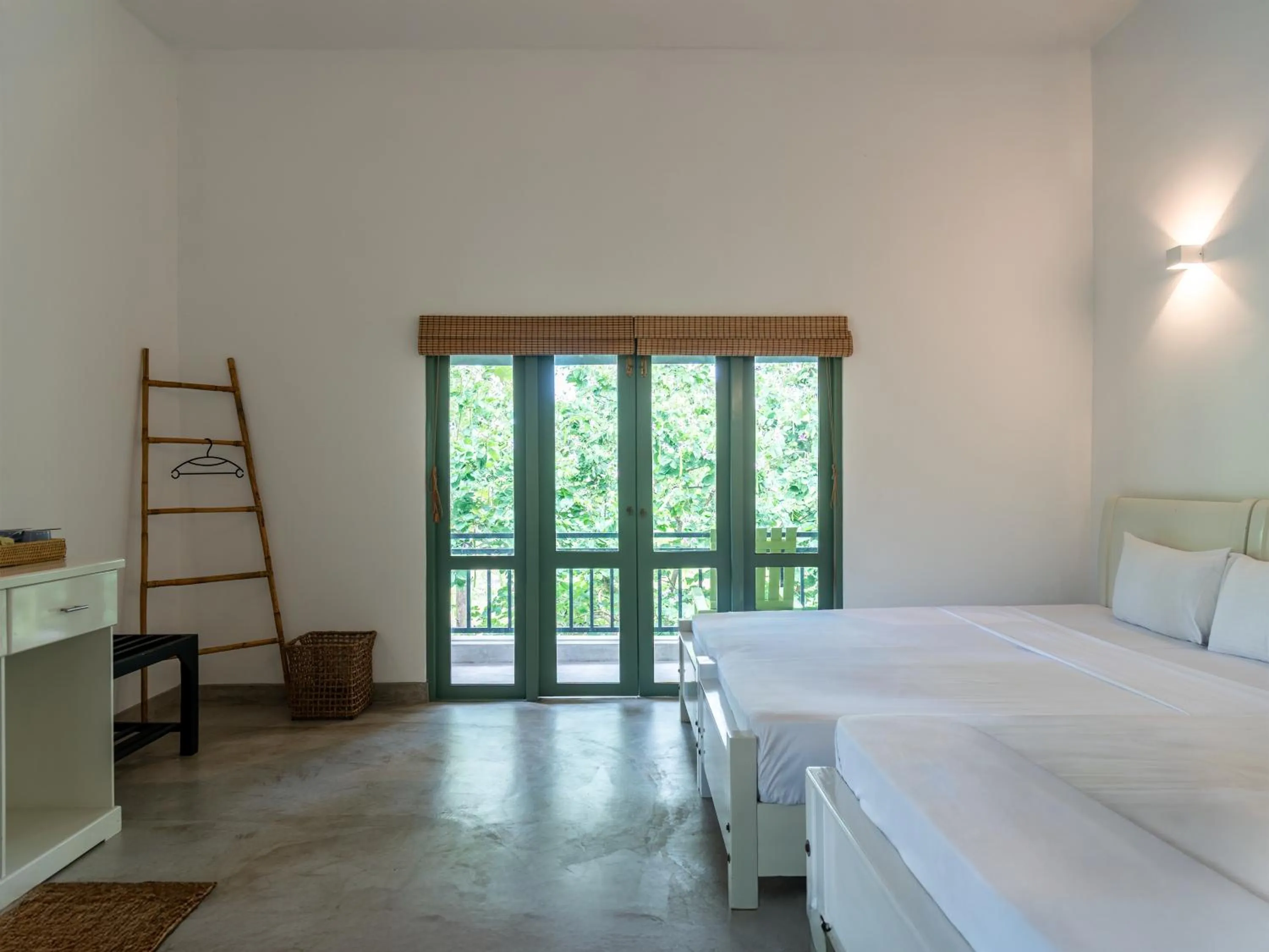 Bed in Moi Dambulla by DBI