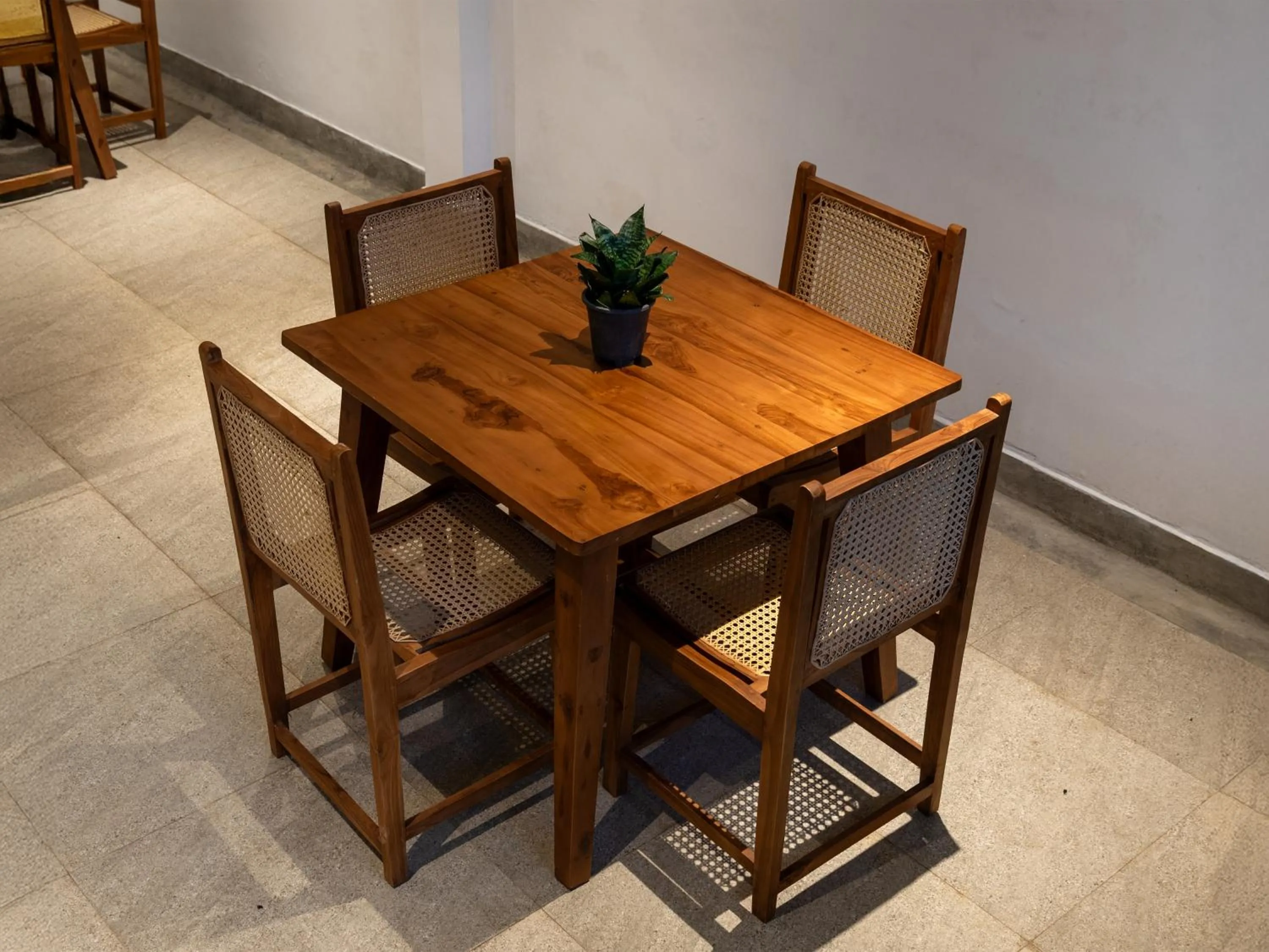 Dining area in Moi Dambulla by DBI