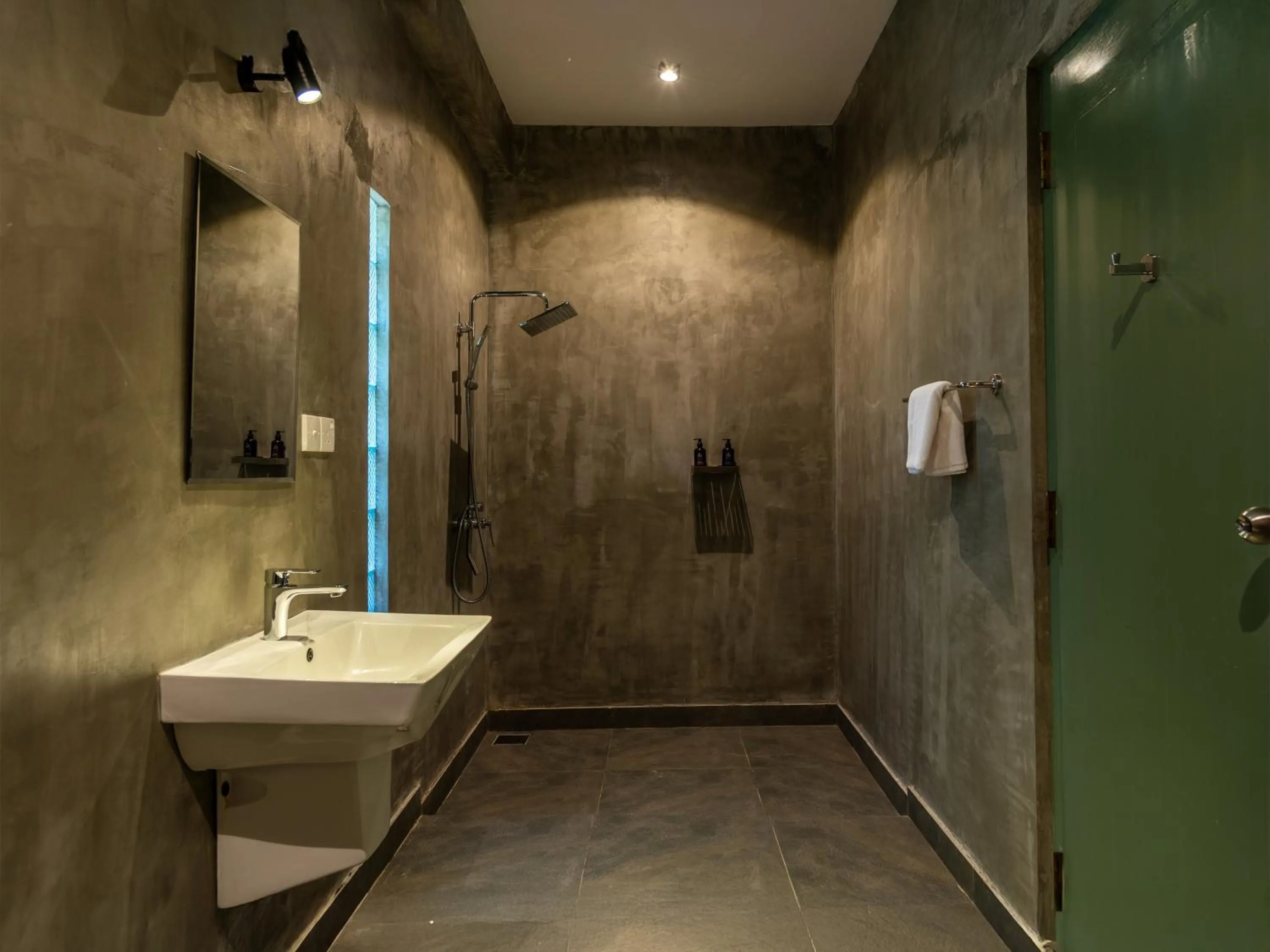 Shower in Moi Dambulla by DBI