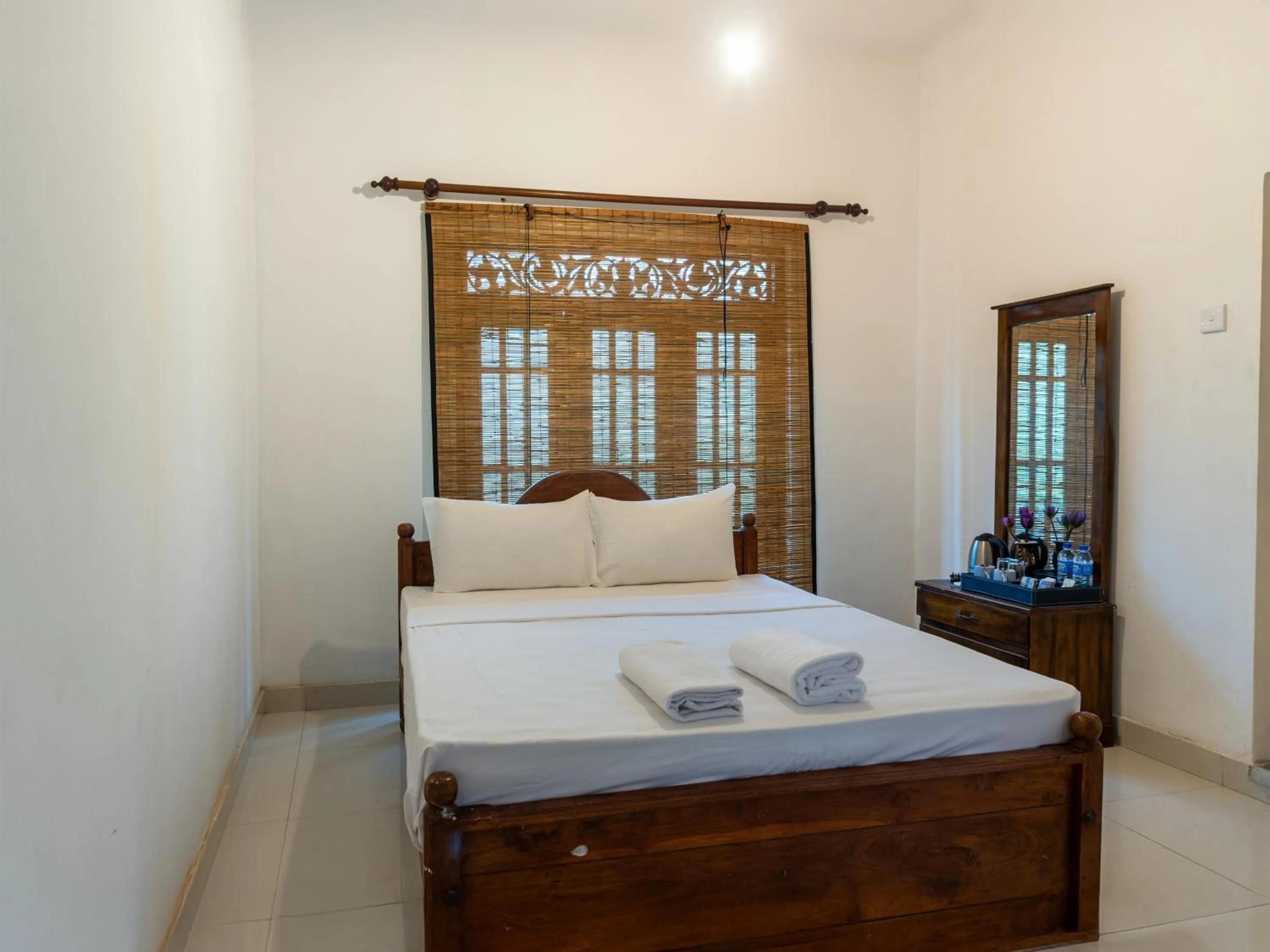 Bed in Moi Dambulla by DBI