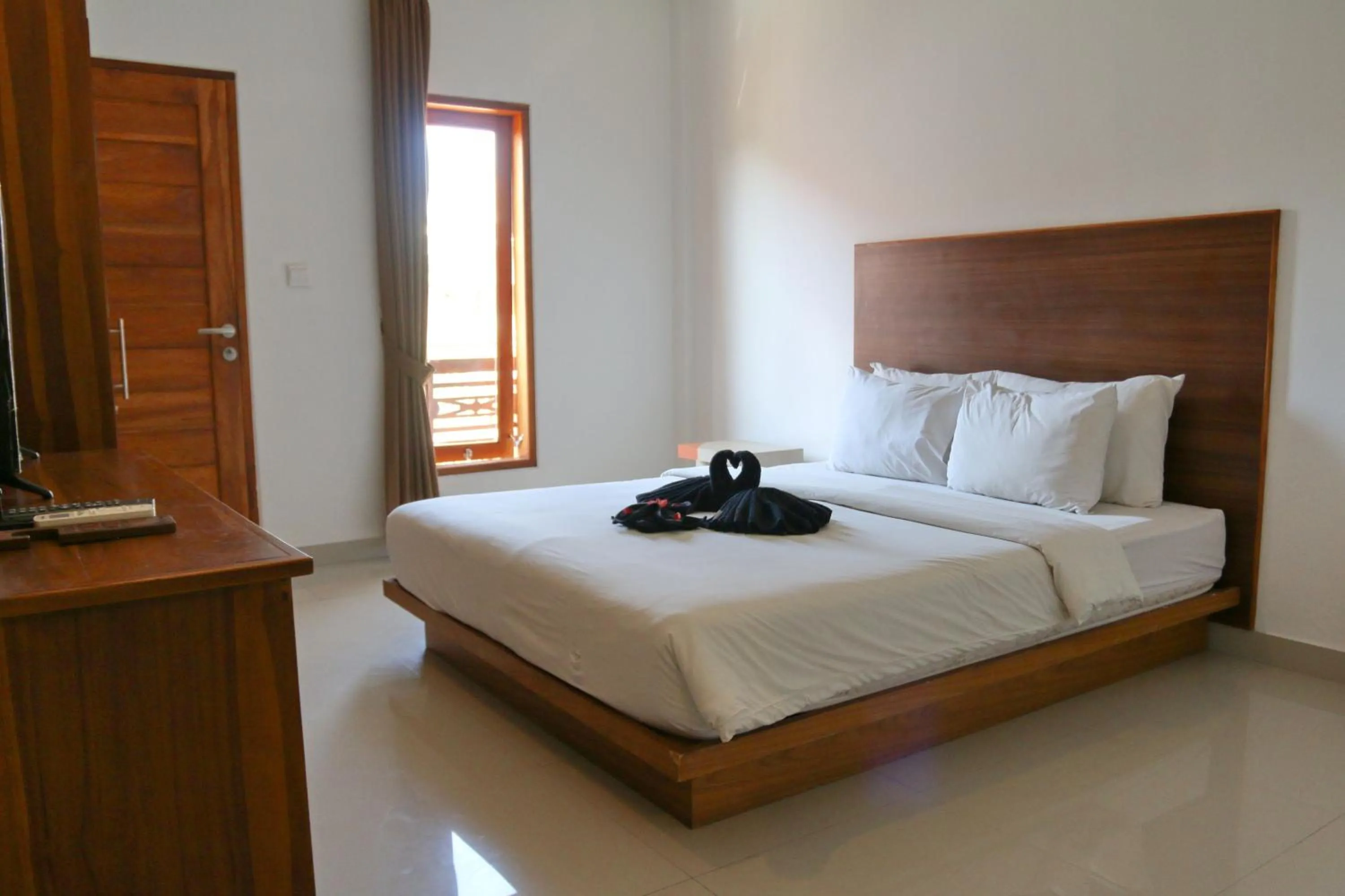 Photo of the whole room, Bed in The Gong