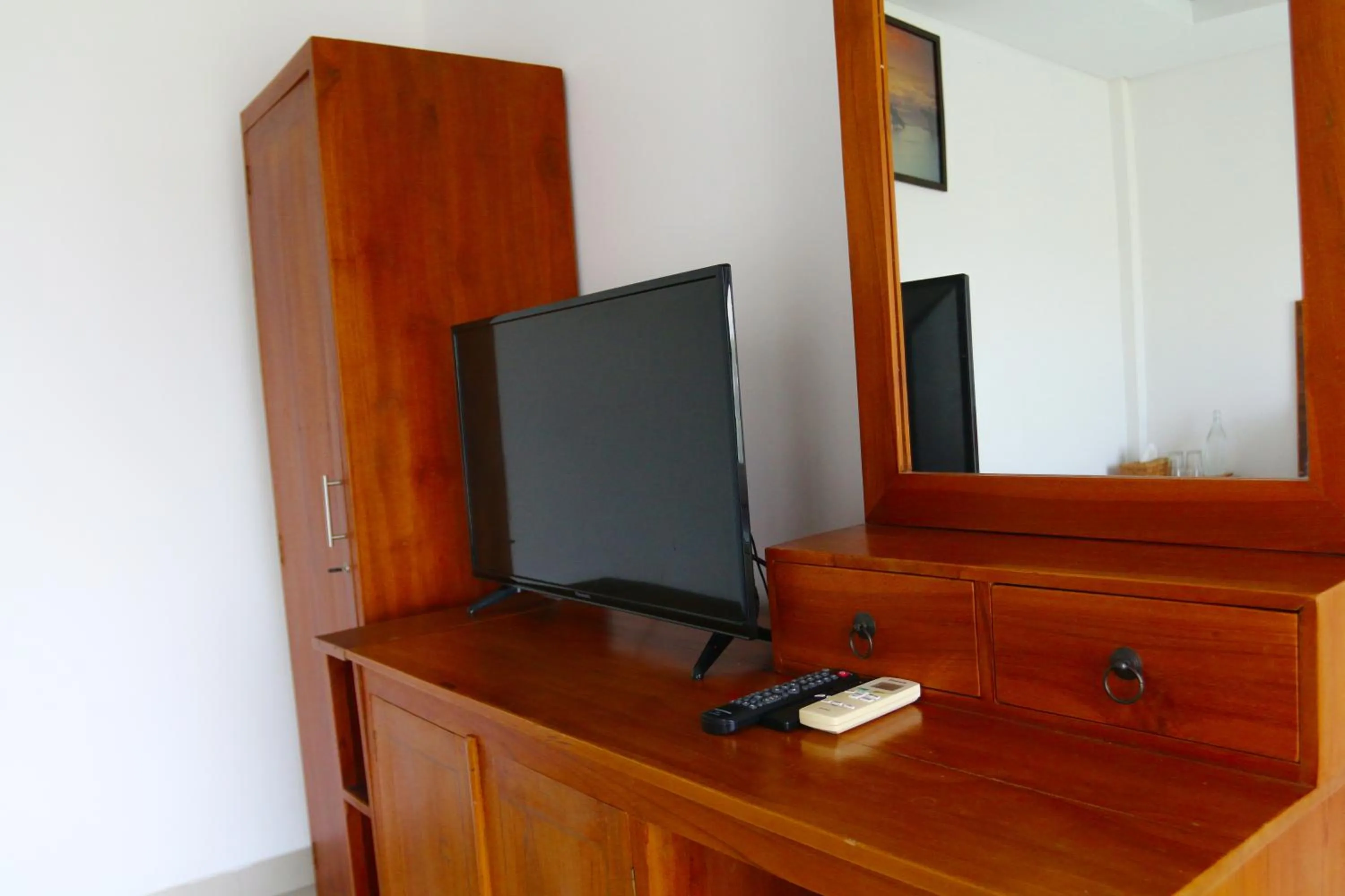 wardrobe in The Gong