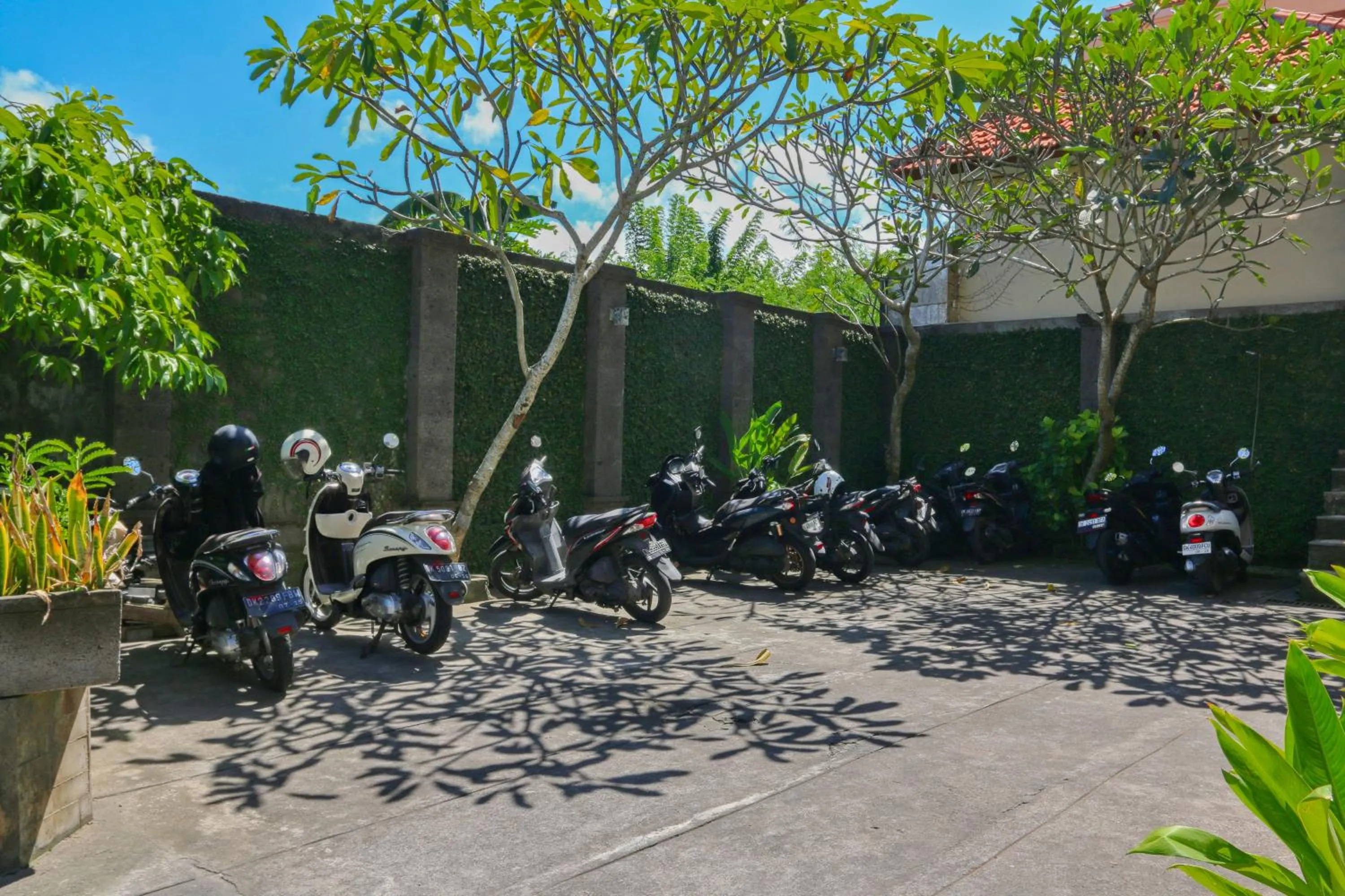 Parking in The Gong