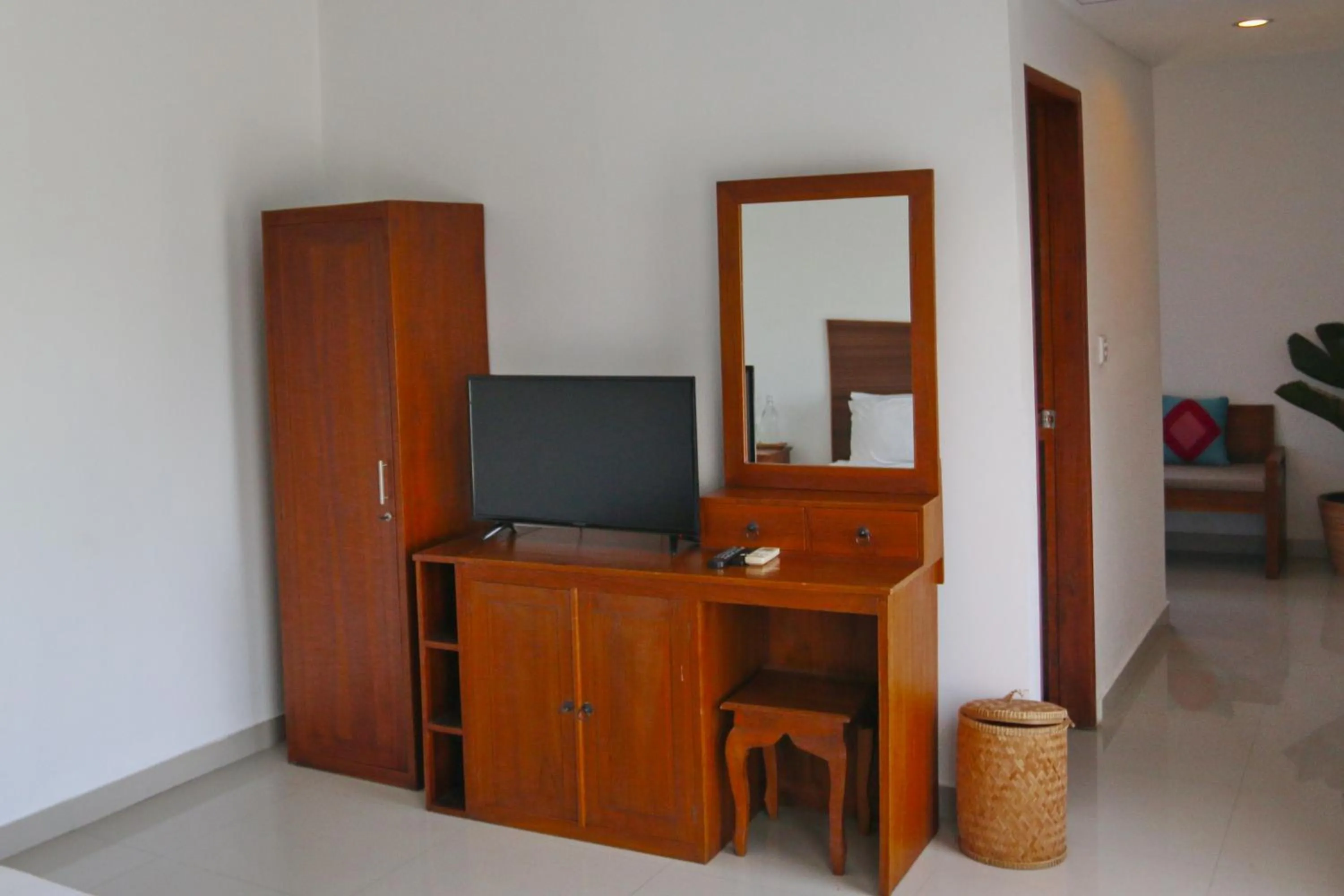 wardrobe in The Gong