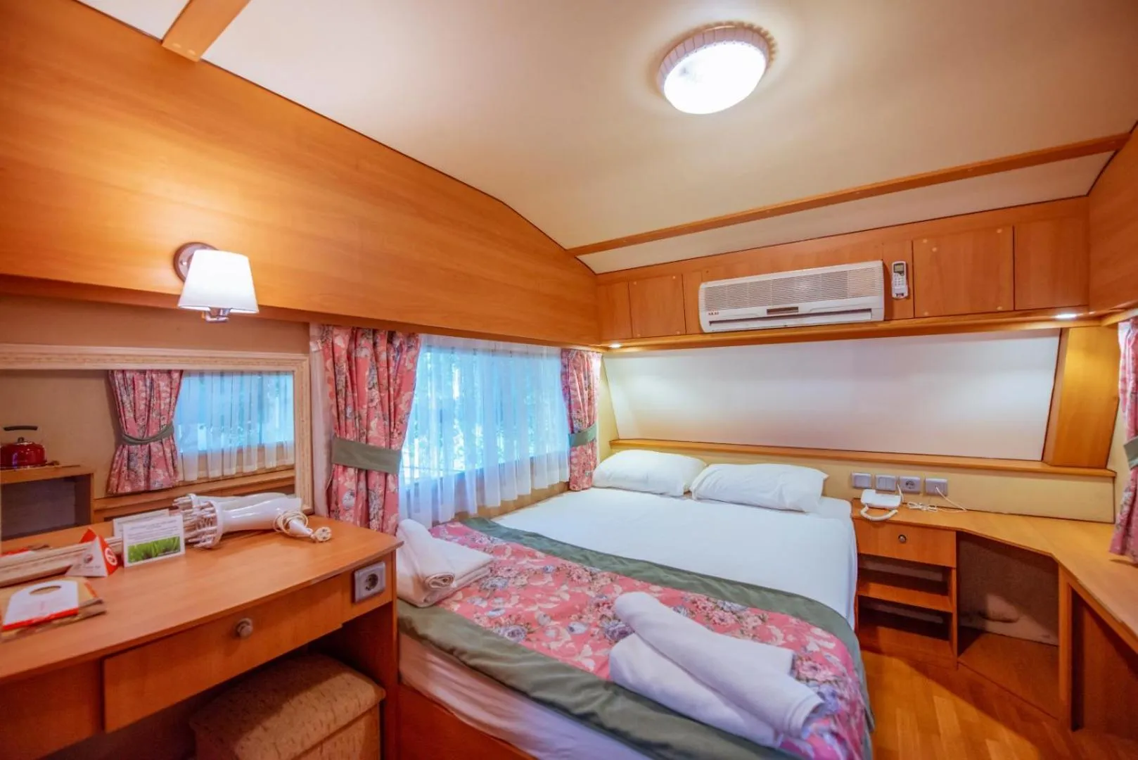 Decorative detail, Bed in S3 Seahorse Beach Club