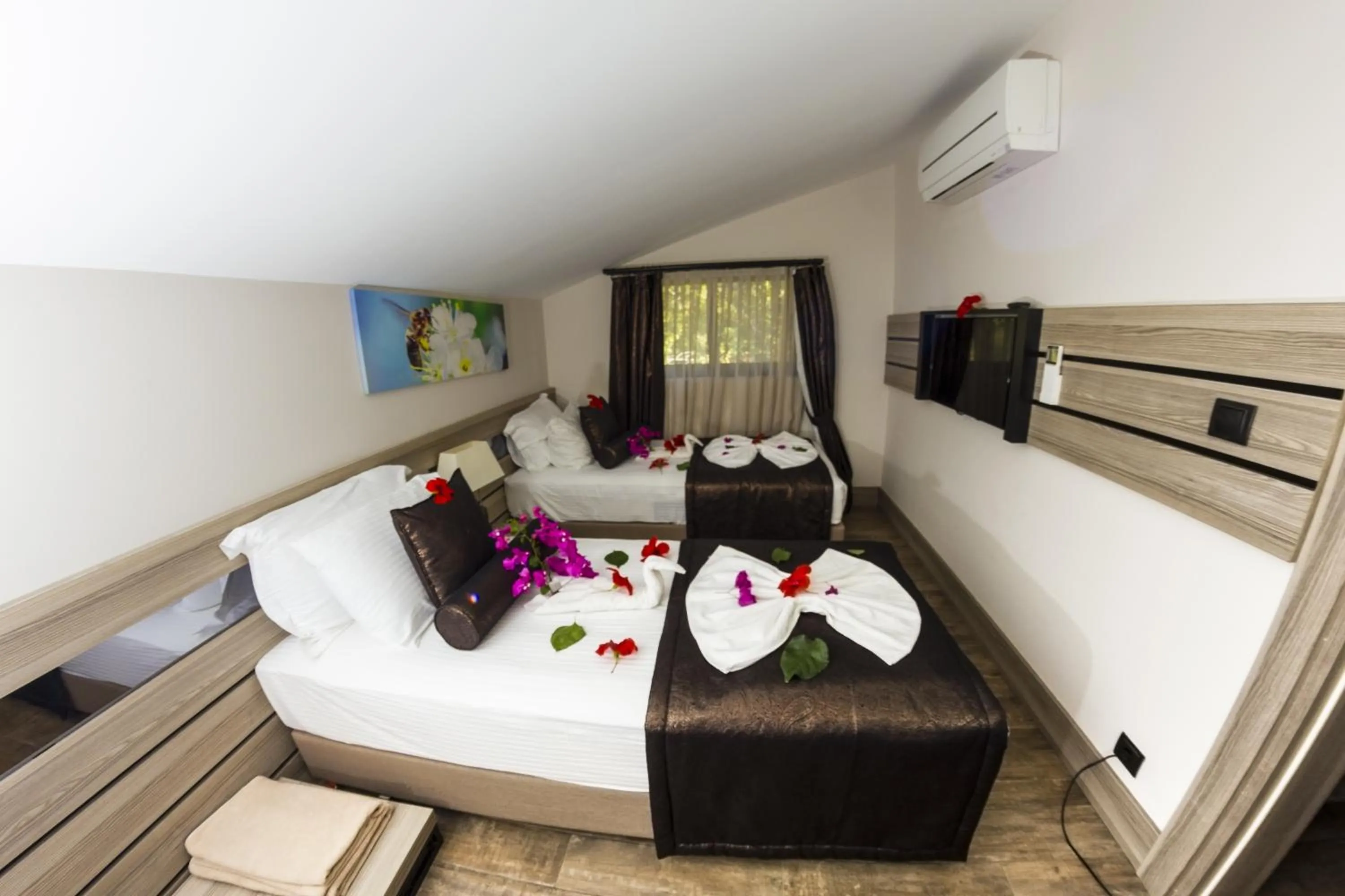 Decorative detail, Bed in S3 Seahorse Beach Club