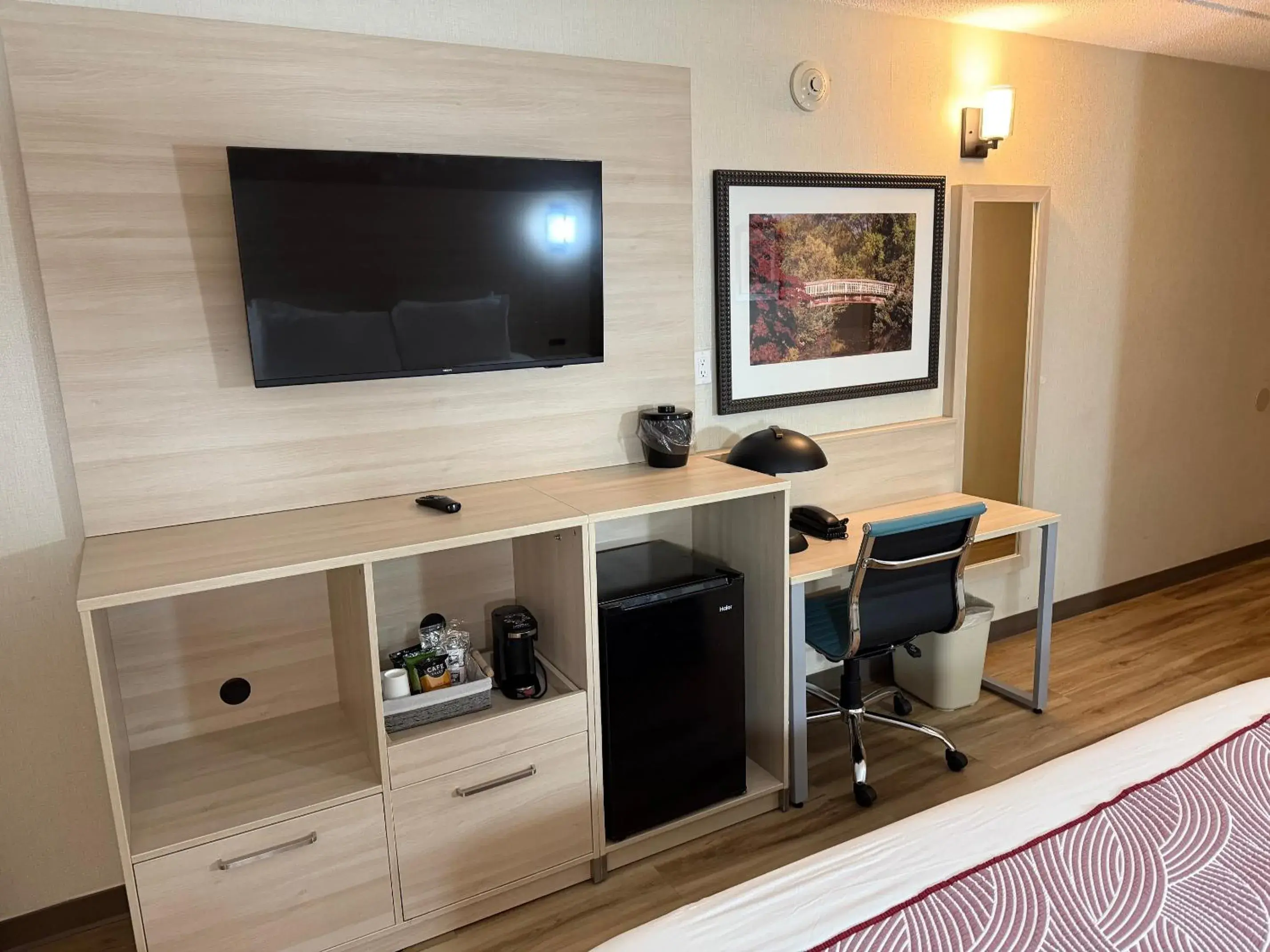 TV and multimedia in Floral Park Motor Lodge TV and multimedia in Floral Park Motor Lodge