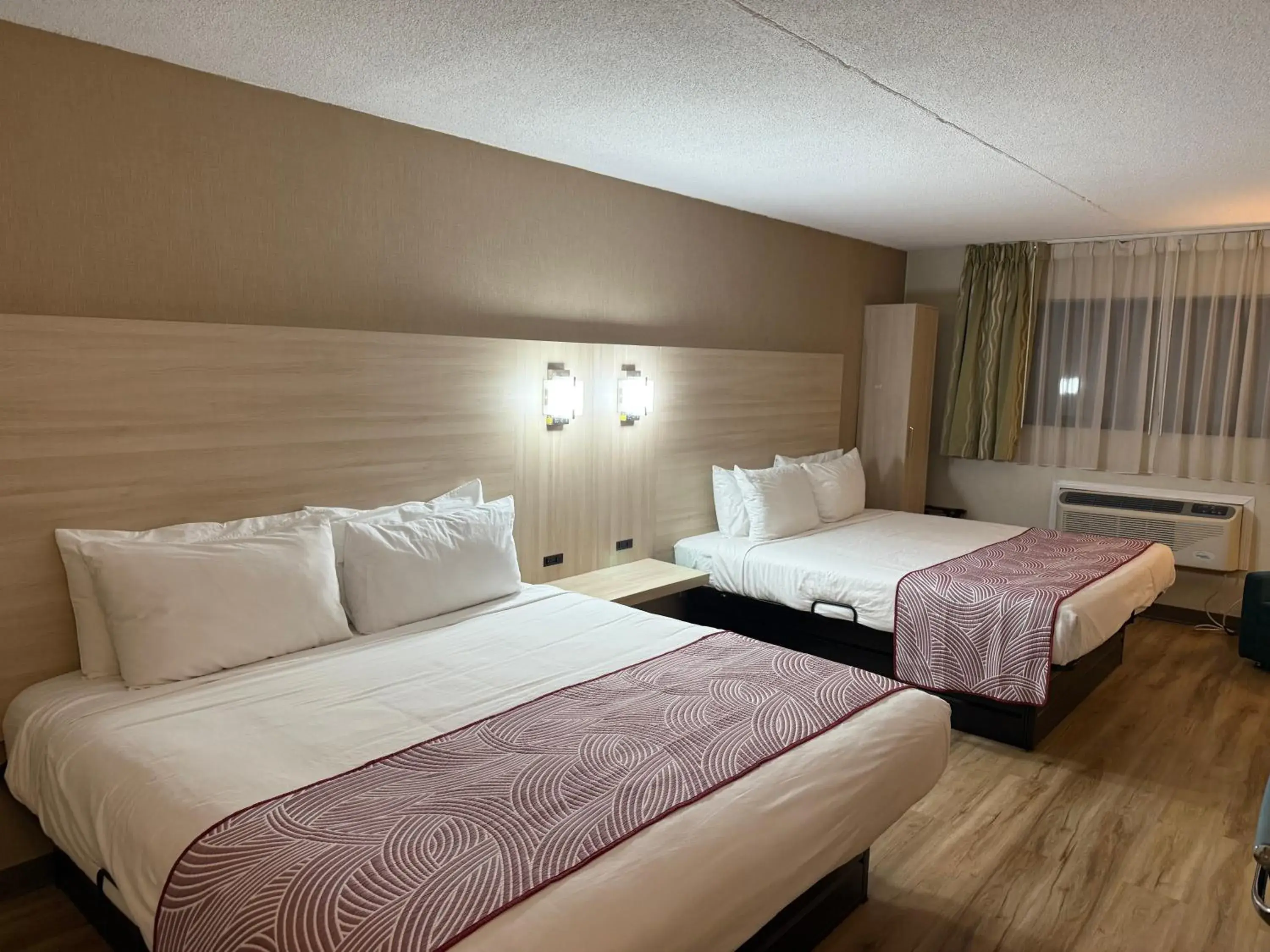 Bed in Floral Park Motor Lodge Bed in Floral Park Motor Lodge