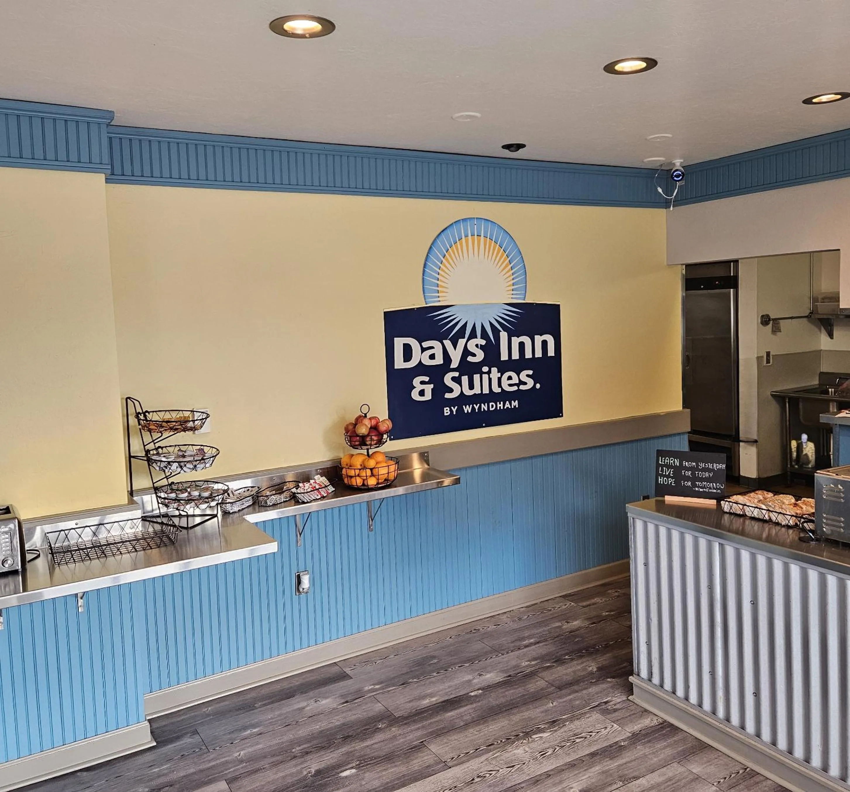 Breakfast in Days Inn and Suites by Wyndham Downtown Missoula-University