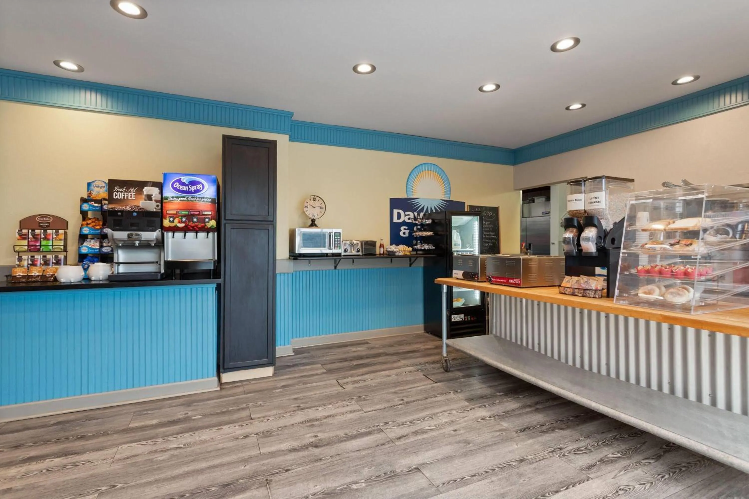 Breakfast in Days Inn and Suites by Wyndham Downtown Missoula-University