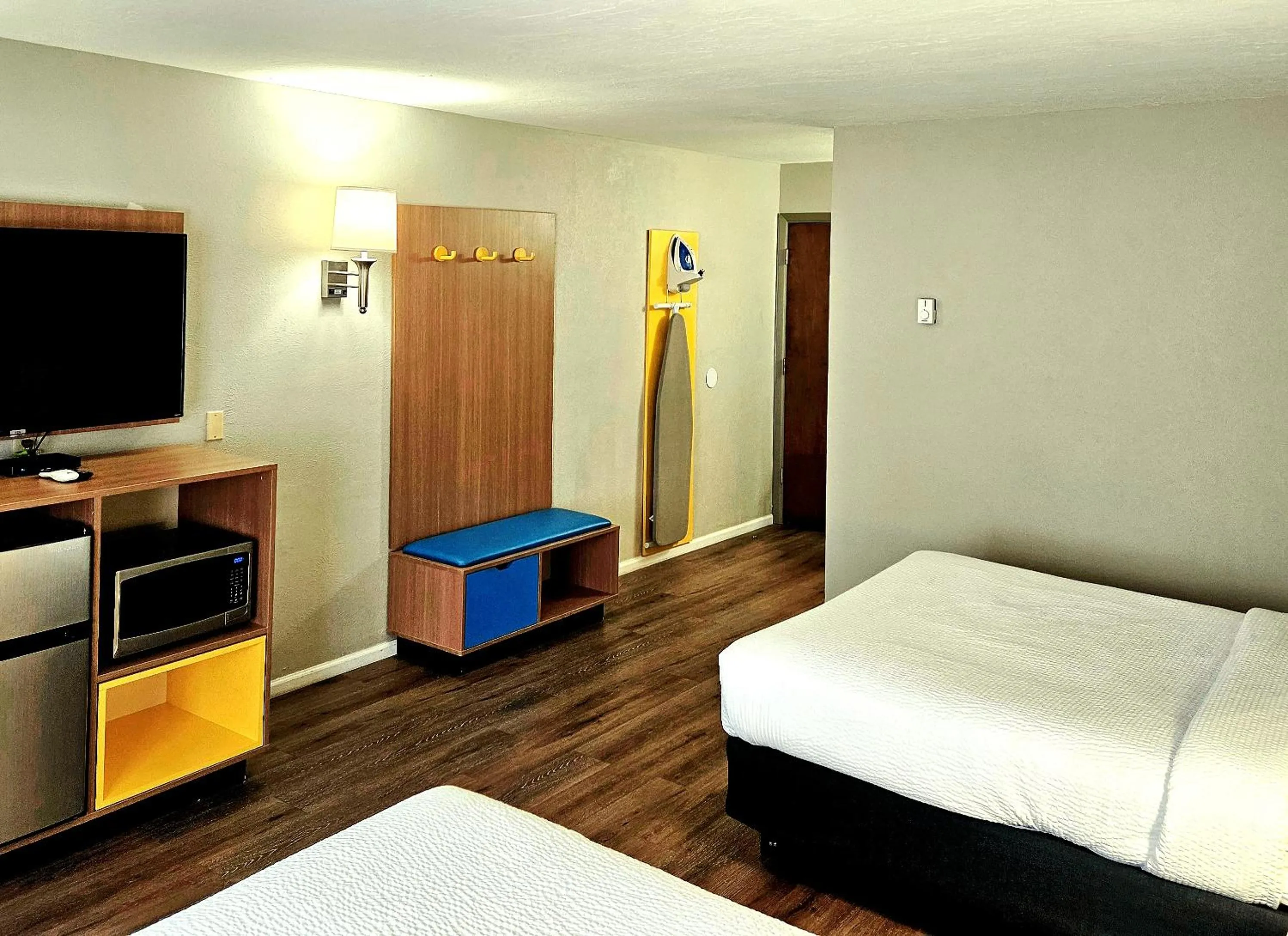 Bedroom, Bed in Days Inn and Suites by Wyndham Downtown Missoula-University