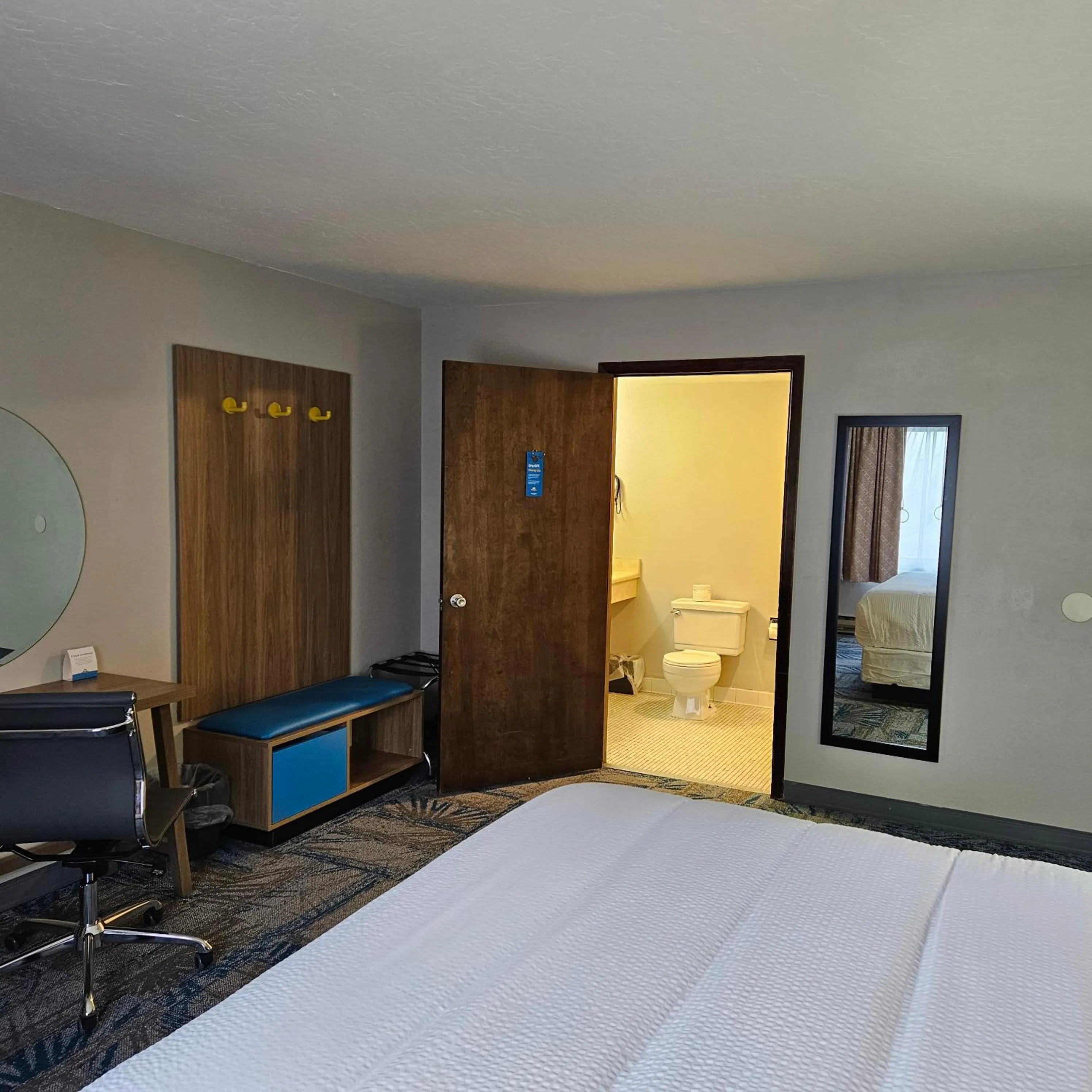 Bedroom, Bed in Days Inn and Suites by Wyndham Downtown Missoula-University