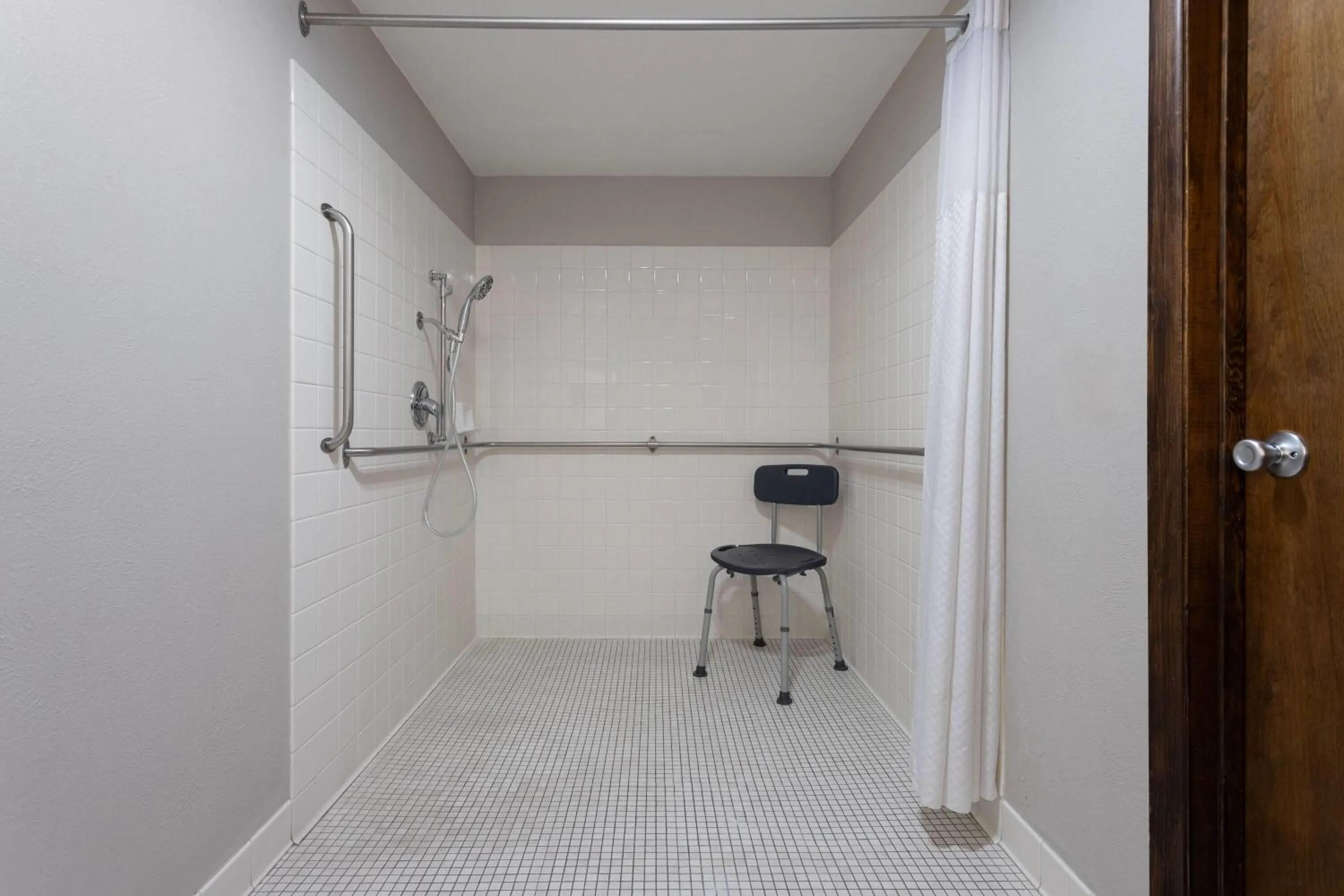 Shower in Days Inn and Suites by Wyndham Downtown Missoula-University