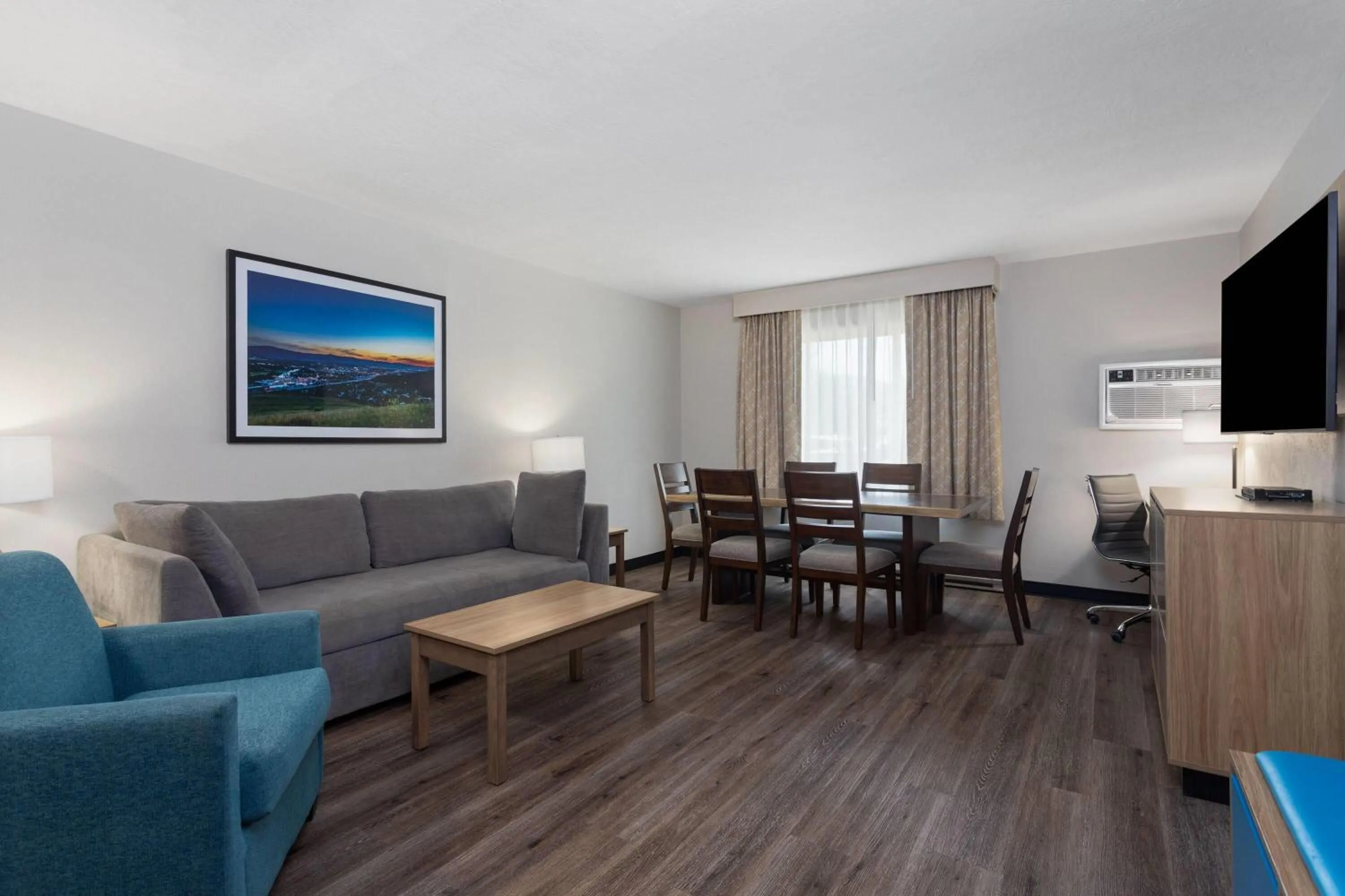 Photo of the whole room in Days Inn and Suites by Wyndham Downtown Missoula-University