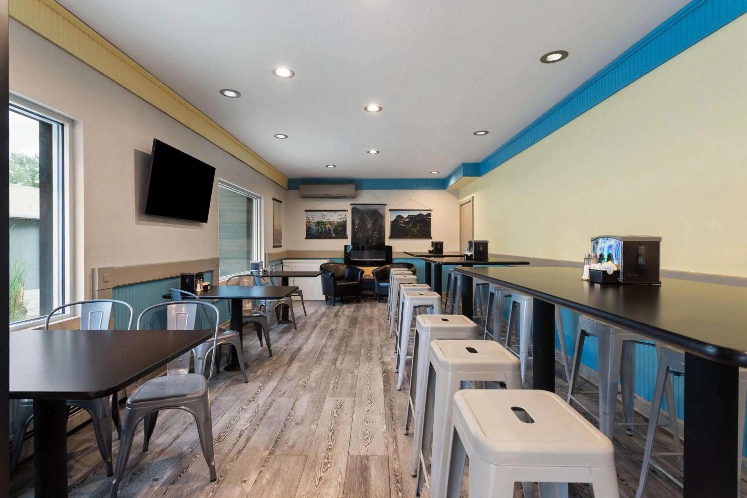 Breakfast in Days Inn and Suites by Wyndham Downtown Missoula-University