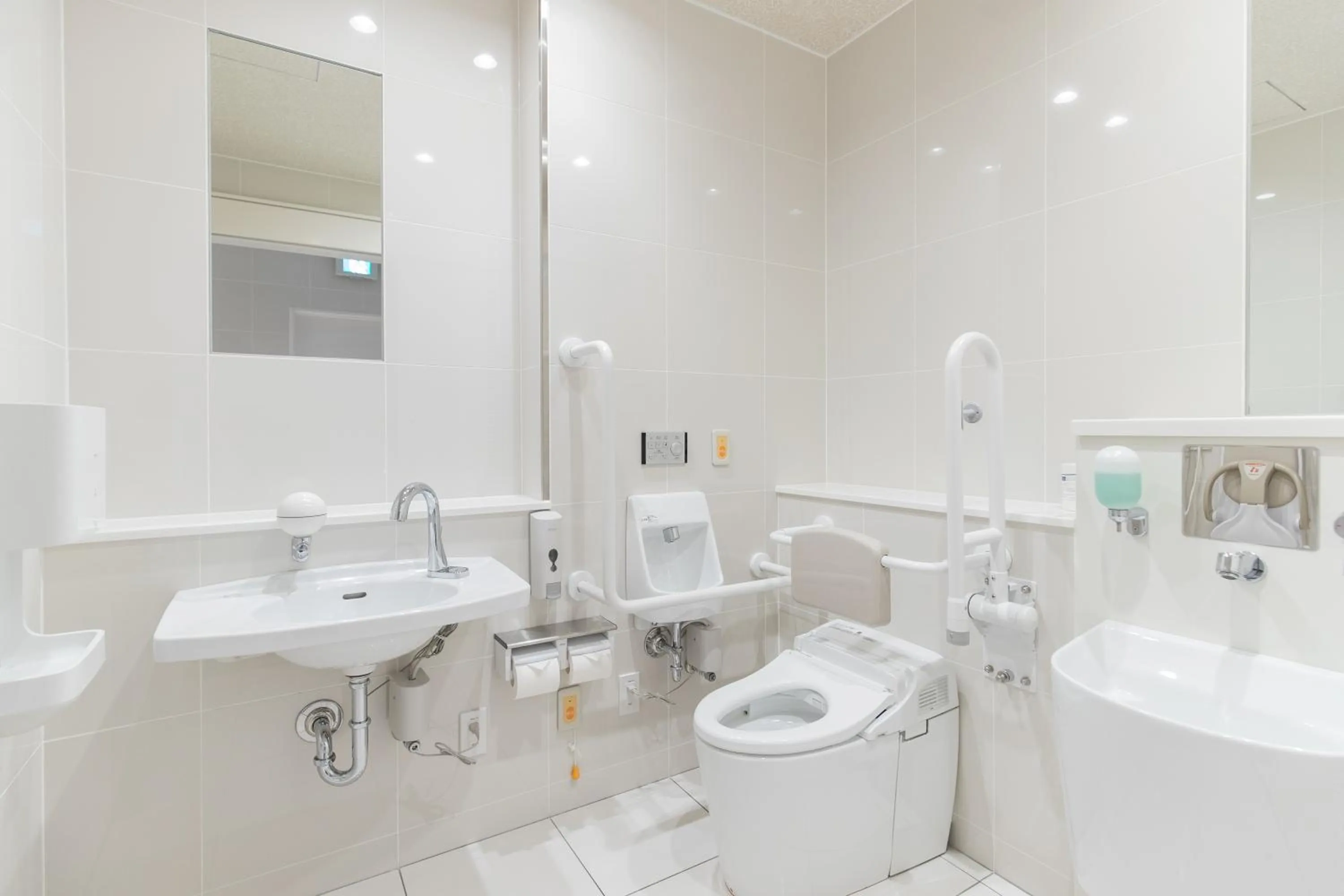 Toilet in JR Kyushu Hotel Blossom Oita