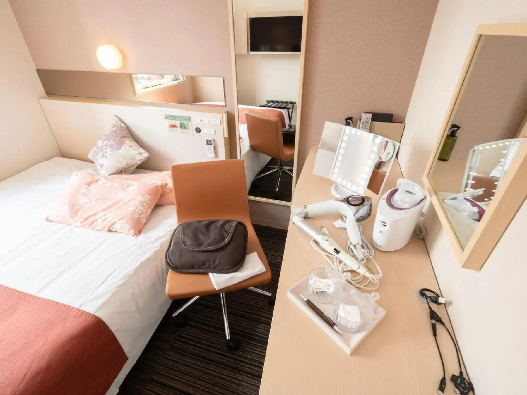 Bed in Super Hotel Premier Akasaka Bed in Super Hotel Premier Akasaka