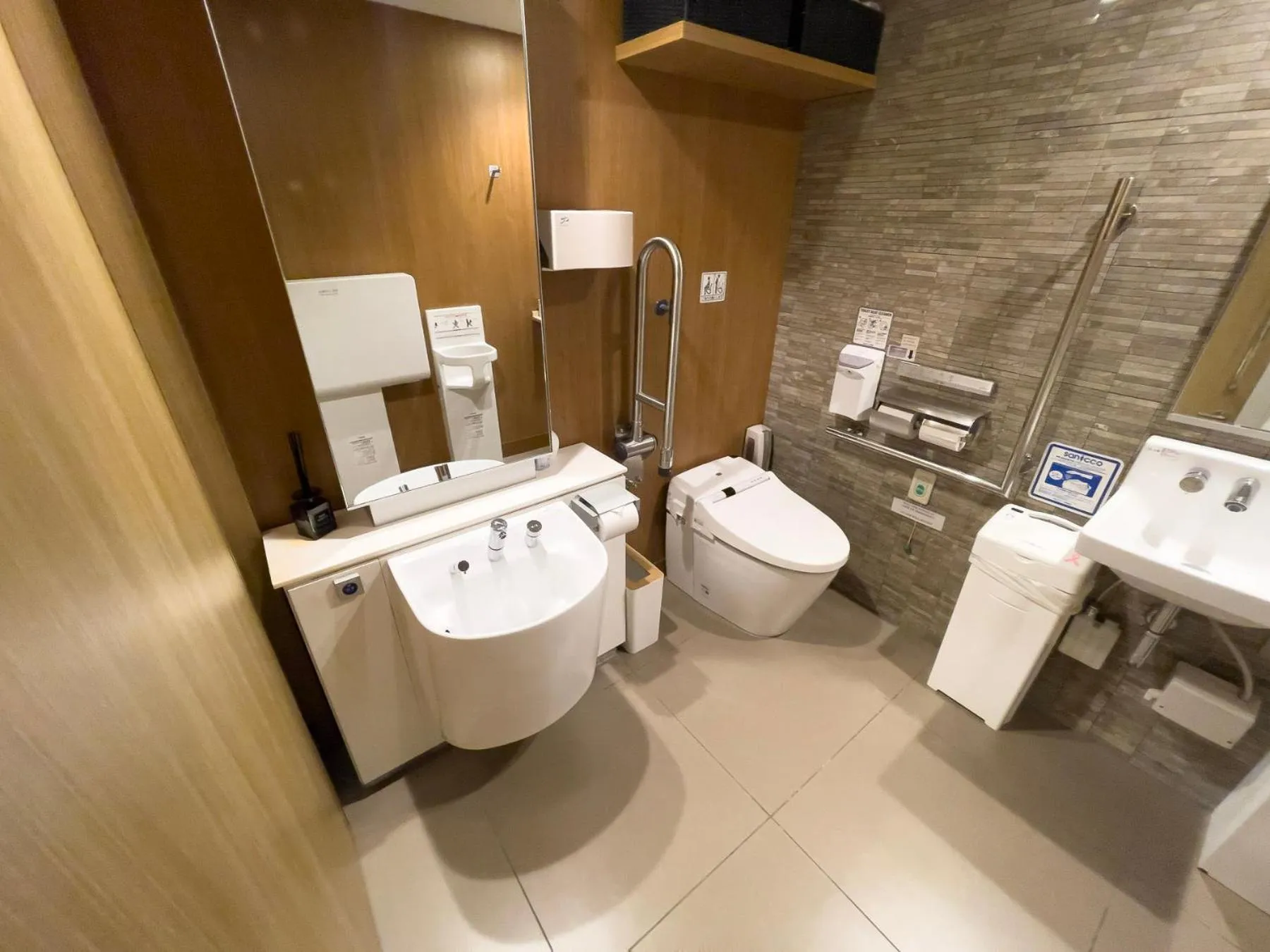 Toilet in Super Hotel Premier Akasaka