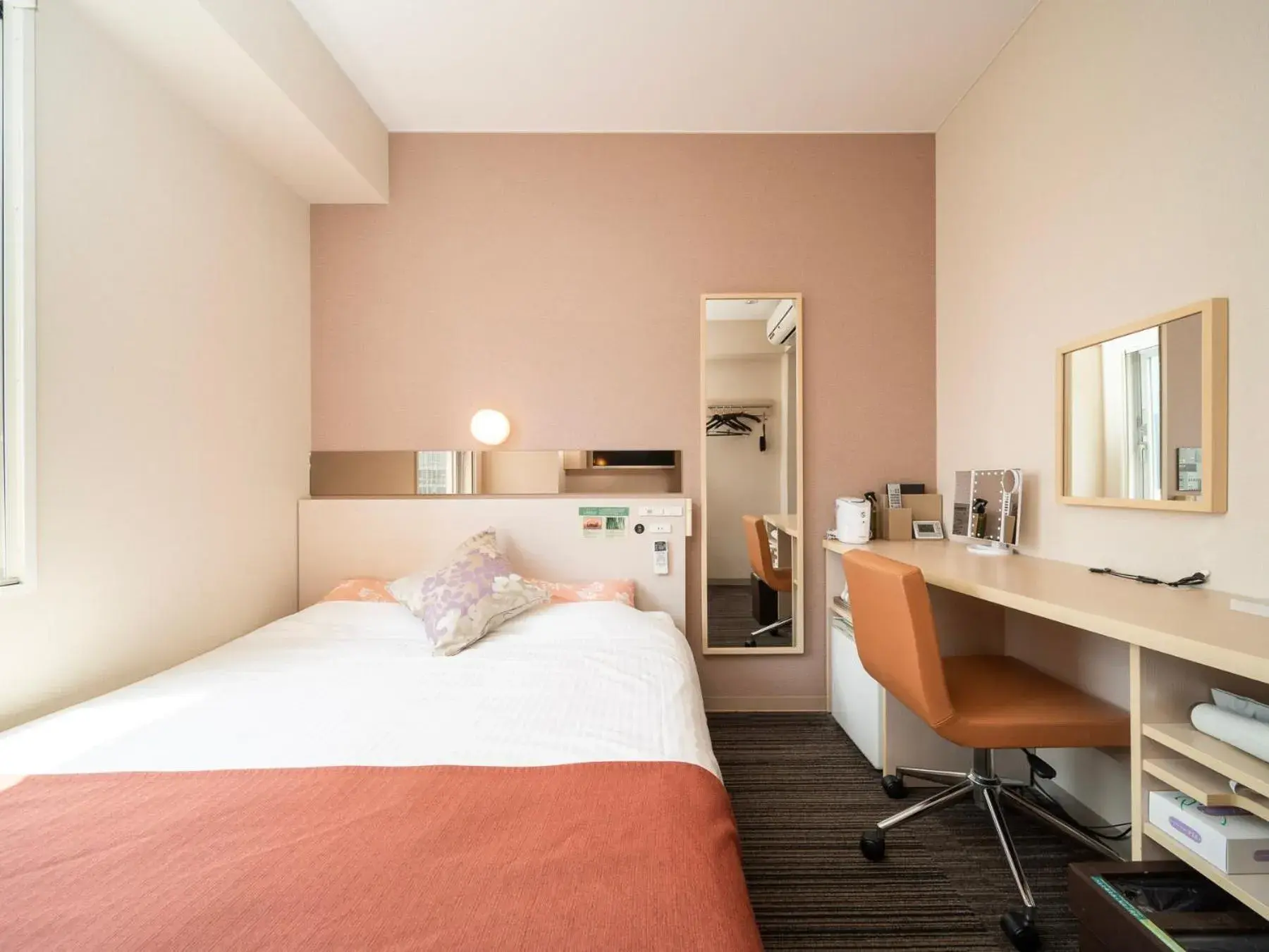 Bed in Super Hotel Premier Akasaka Bed in Super Hotel Premier Akasaka