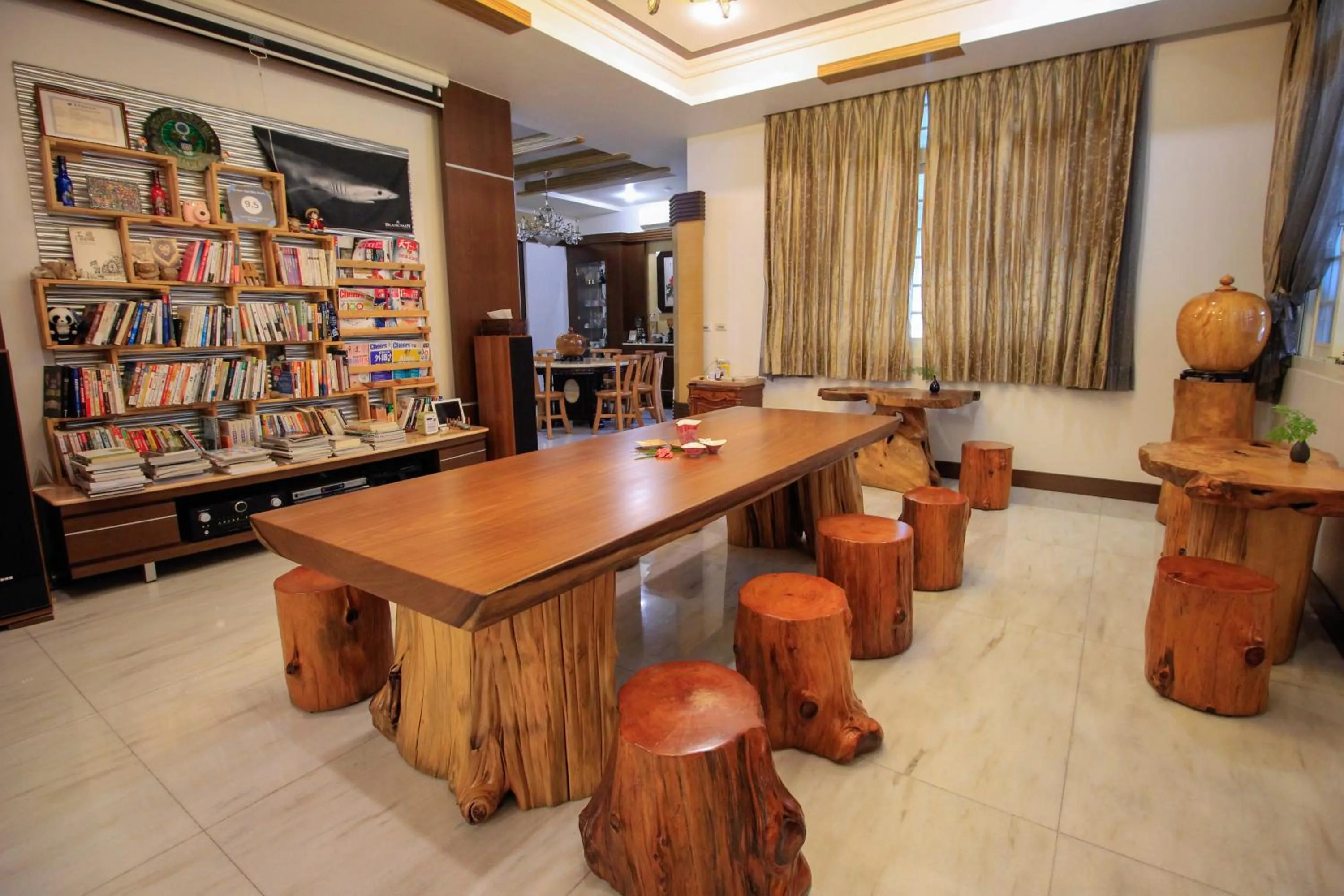 Library in Green Park Homestay