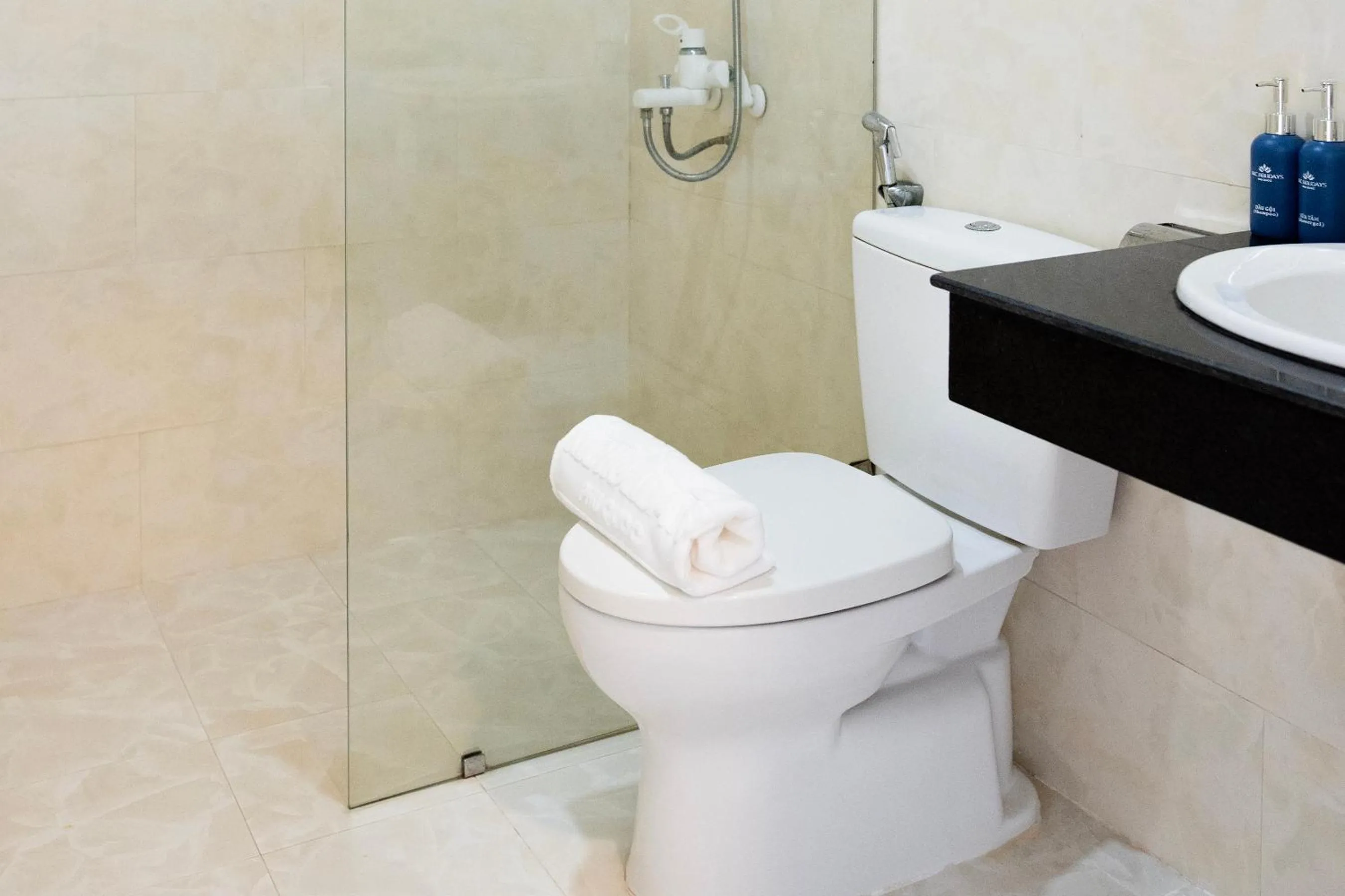 Toilet in KLC Holidays Phu Quoc Hotel