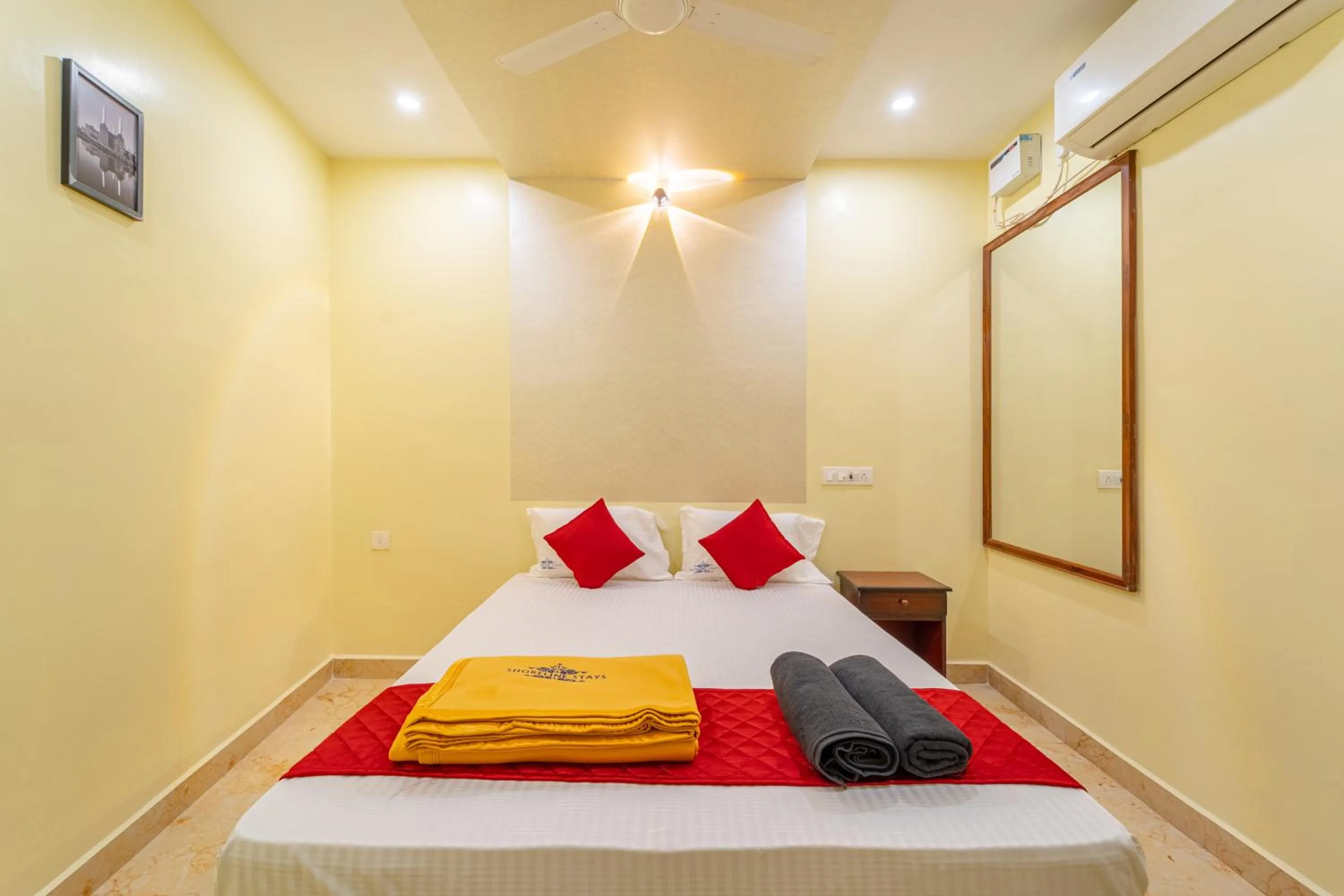 Bed in Shoreline Stays Near Rock Beach