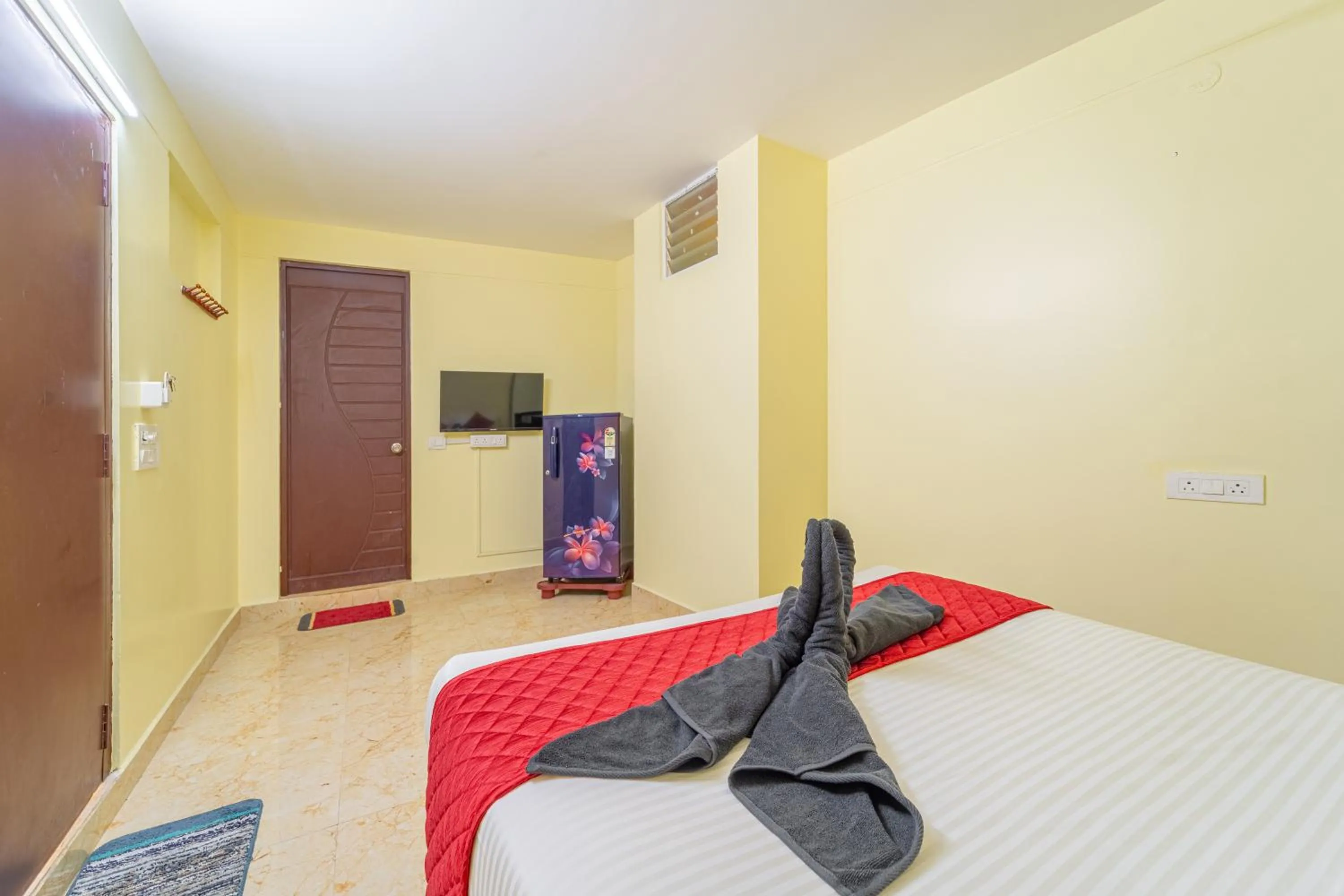 Photo of the whole room in Shoreline Stays Near Rock Beach