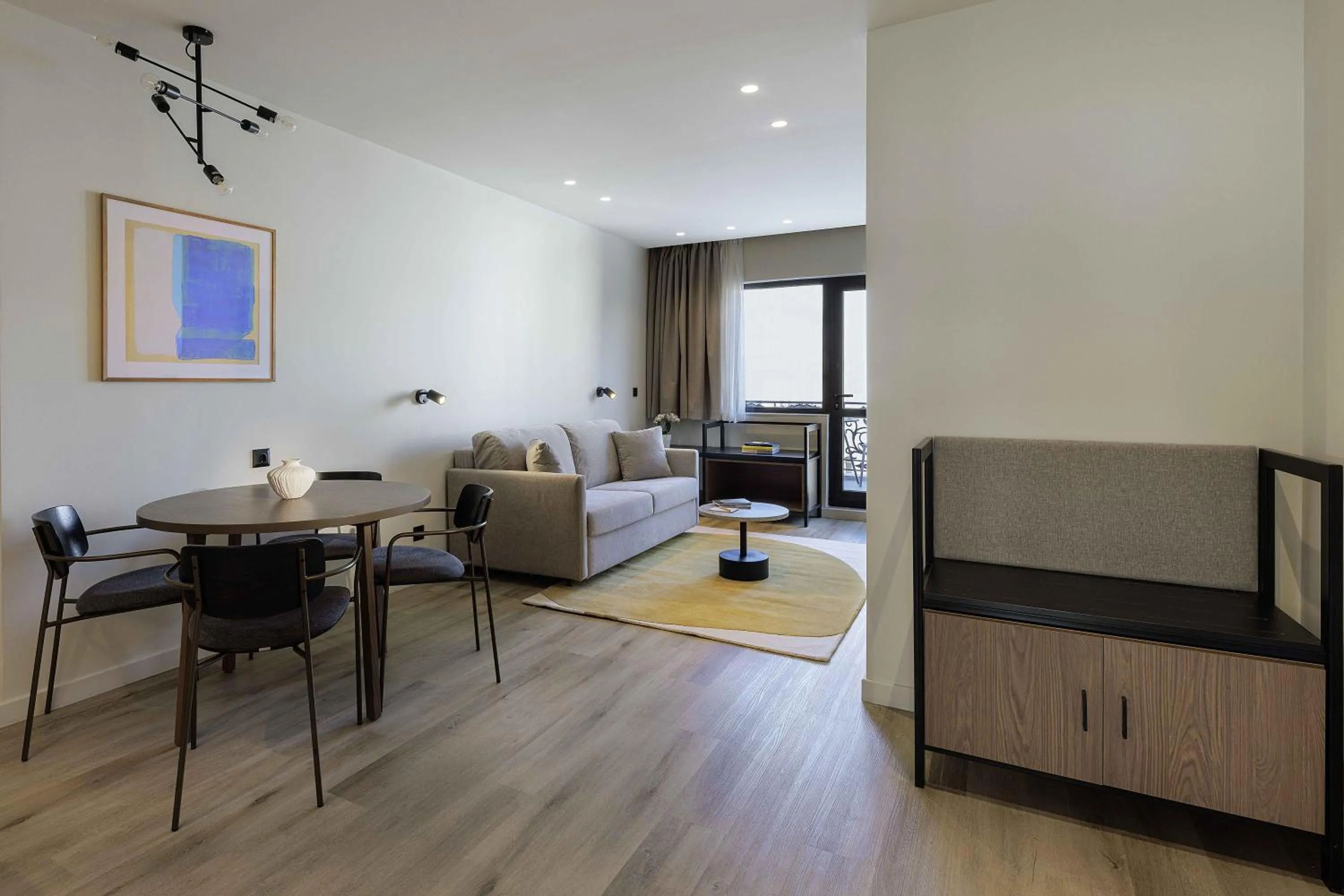 Living room, Bed in master Plaka