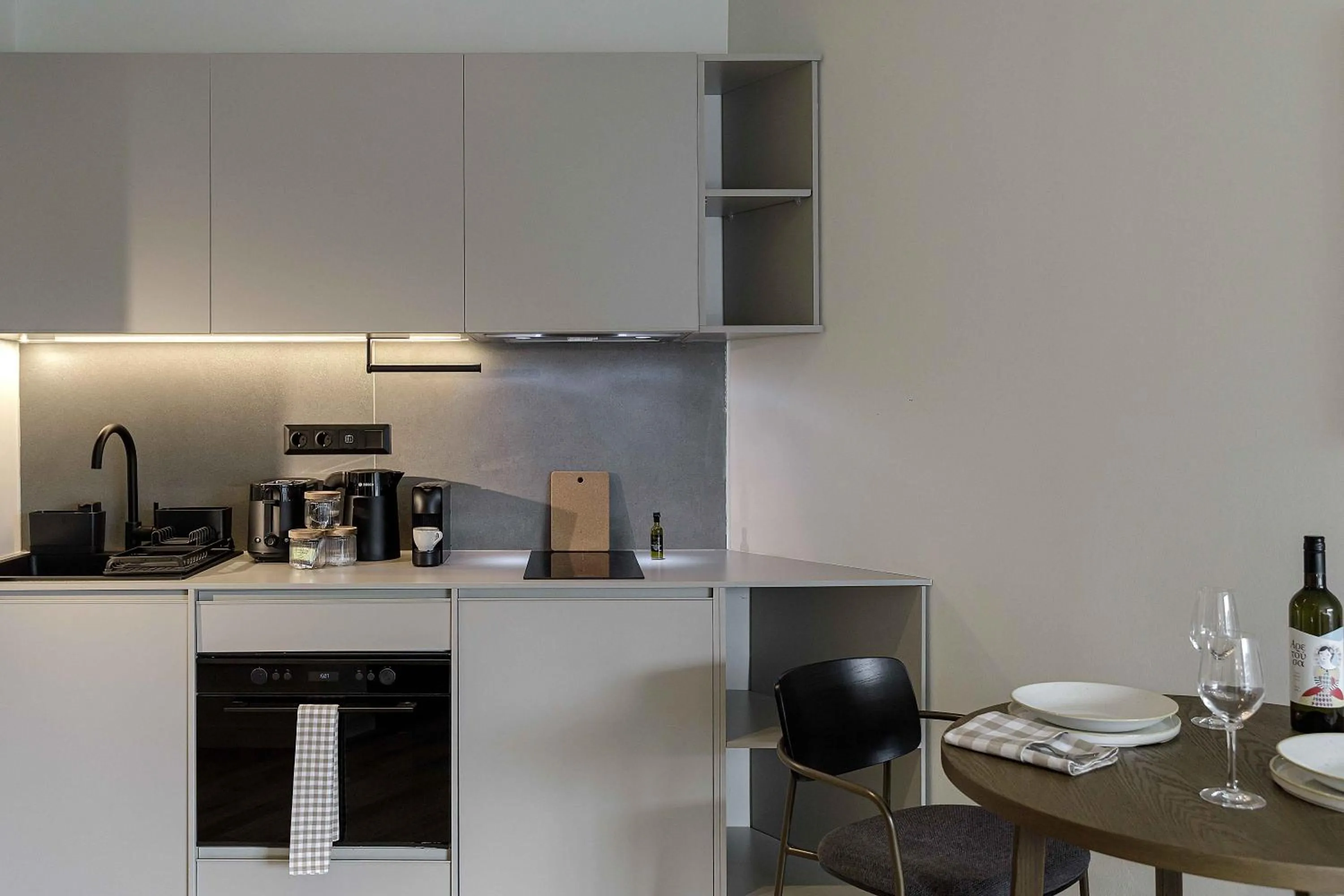 Coffee/tea facilities in master Plaka