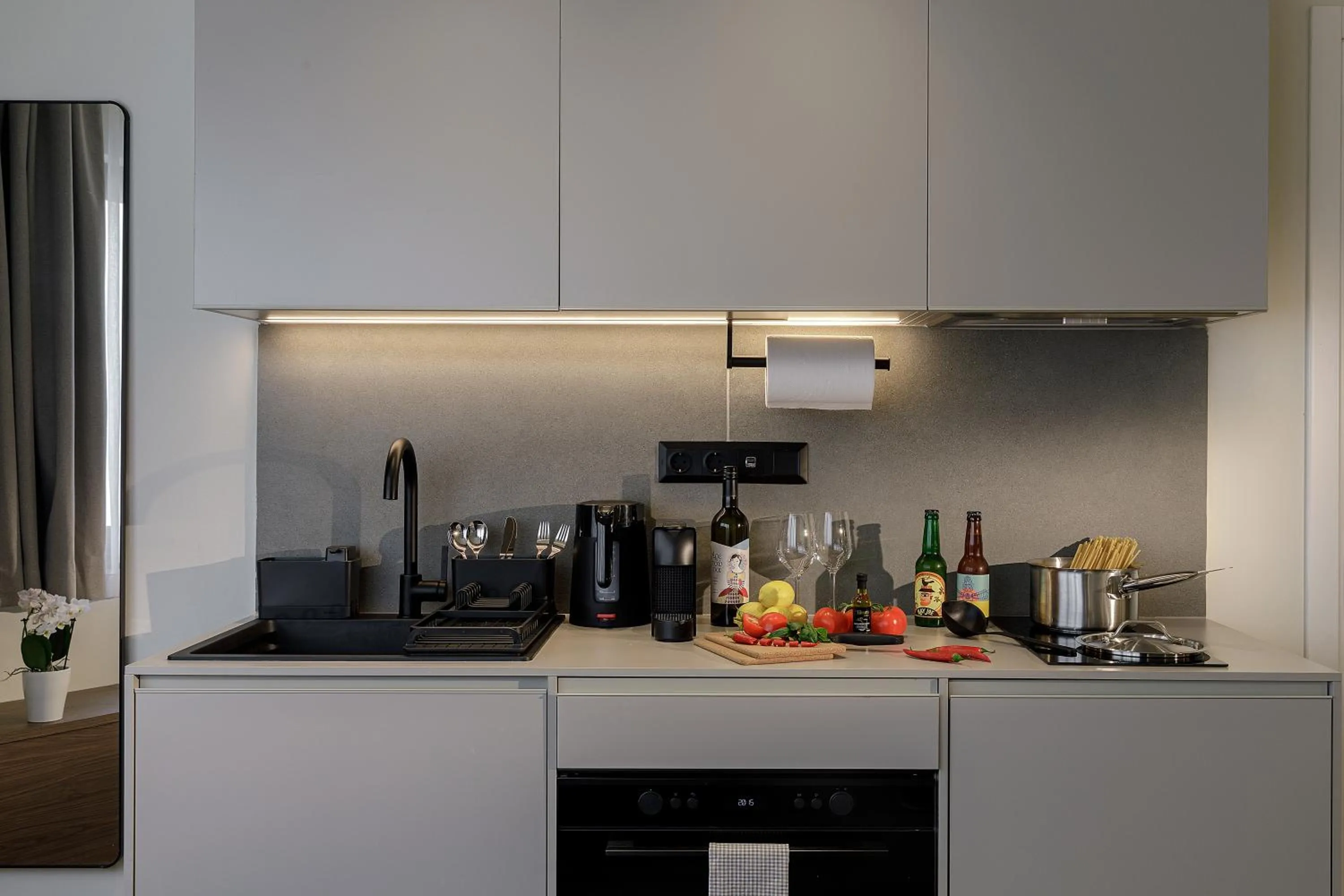 Coffee/tea facilities in master Plaka