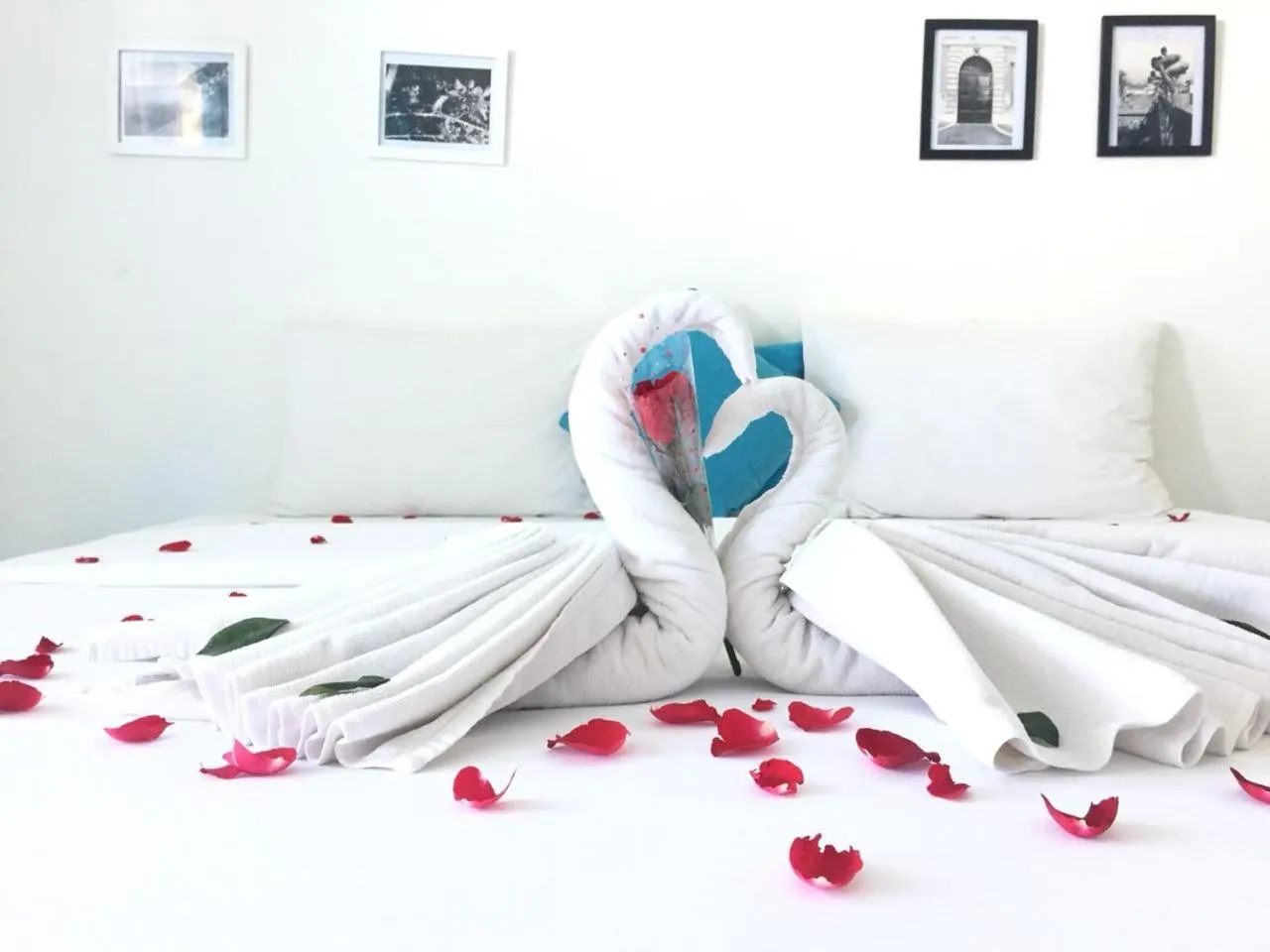 Bed in Paras Paros Marina Lodge