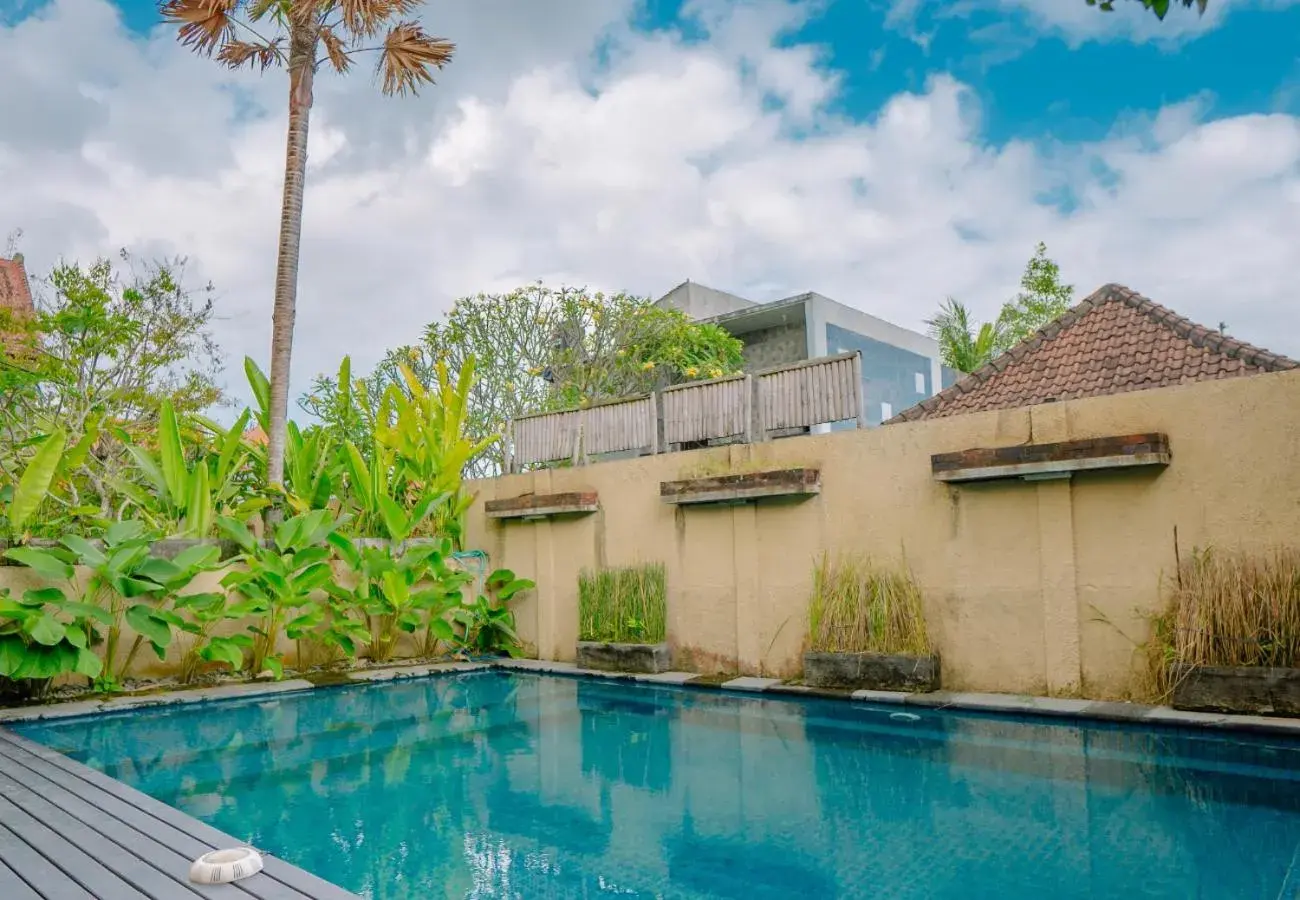 Swimming pool in Dante Guesthouse Swimming pool in Dante Guesthouse