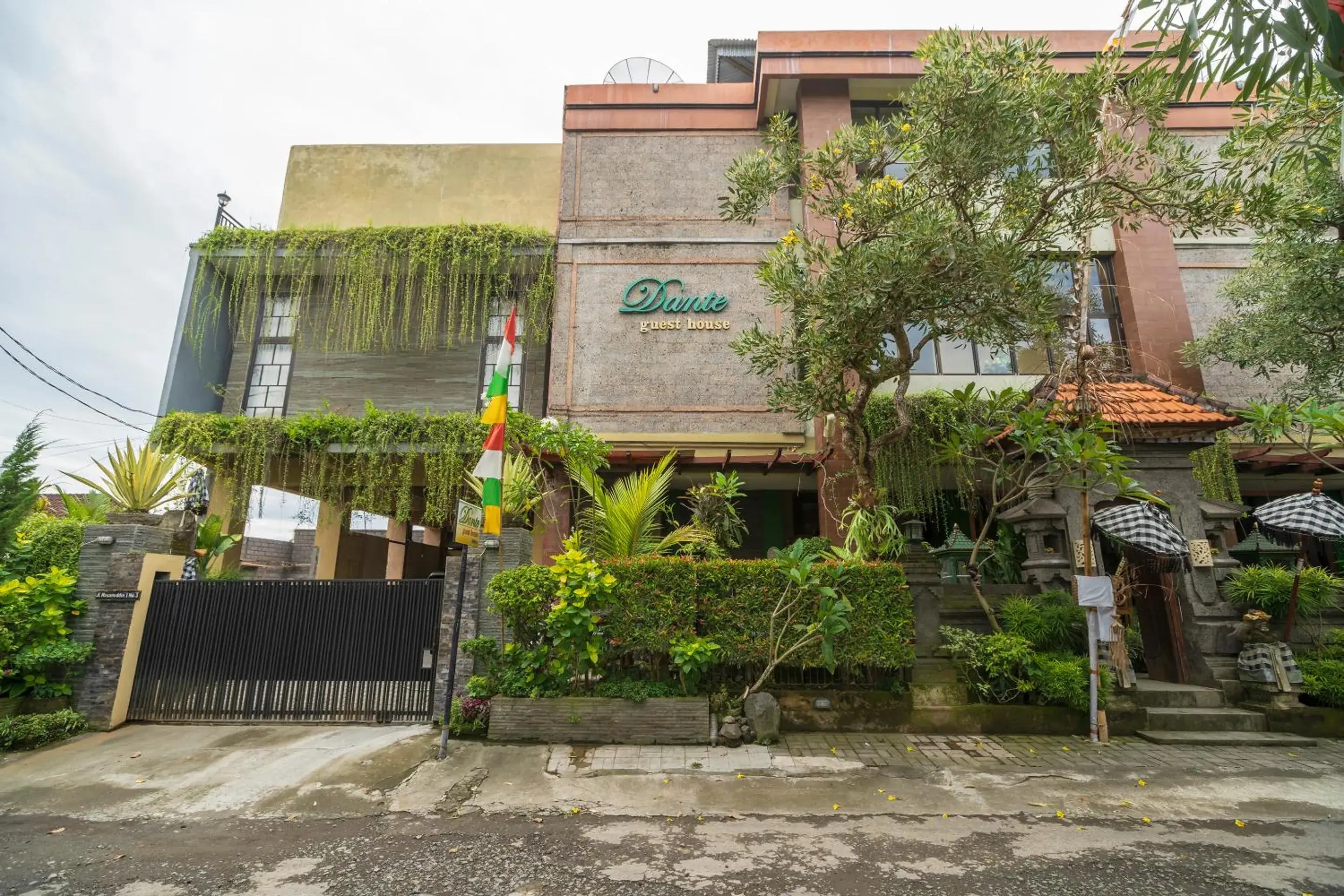 Facade/entrance in Dante Guesthouse Facade/entrance in Dante Guesthouse