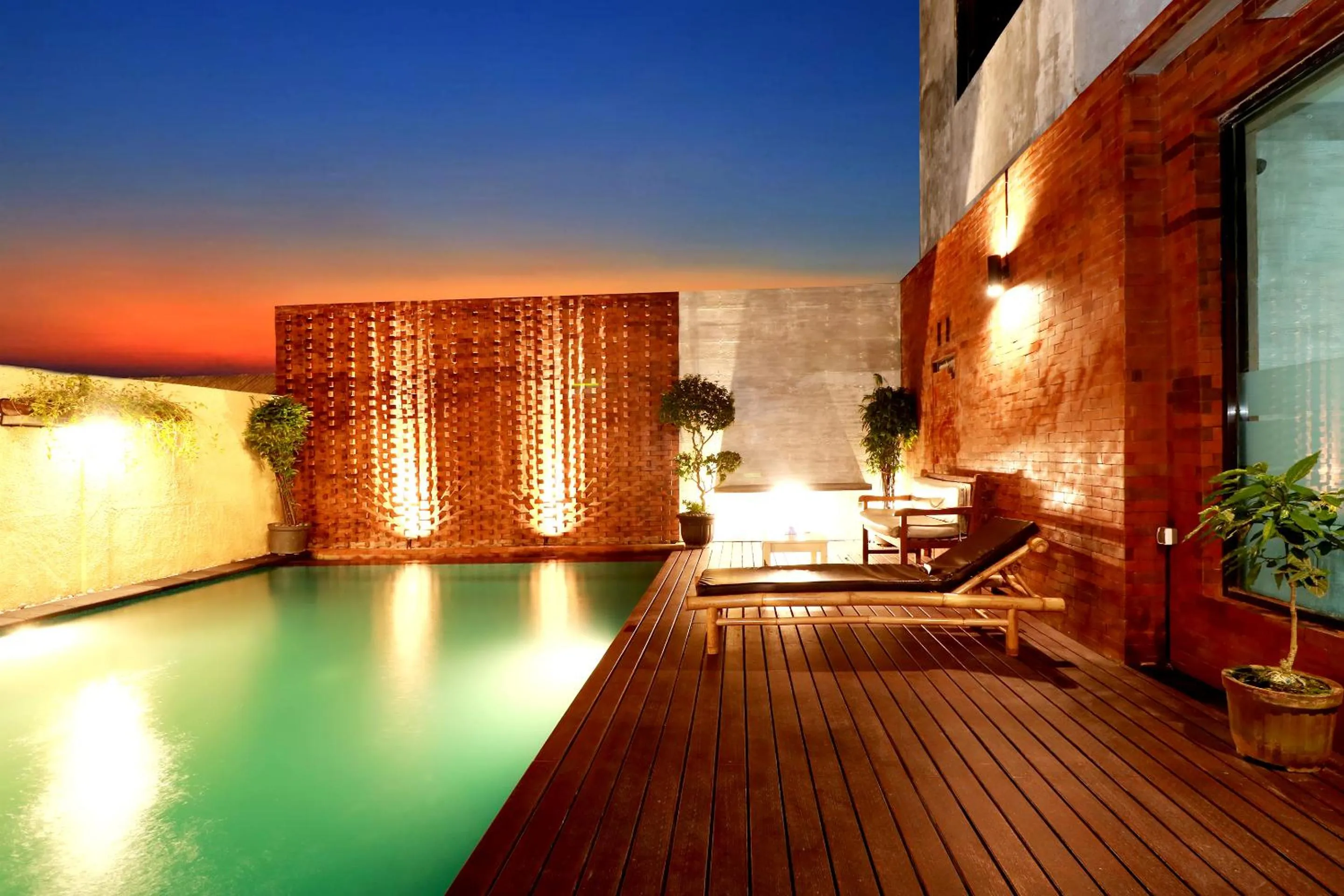 Swimming pool in Dante Guesthouse