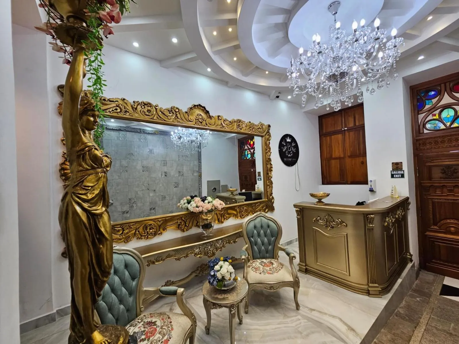 Lobby or reception in Hotel & Rooftop King Experience by David