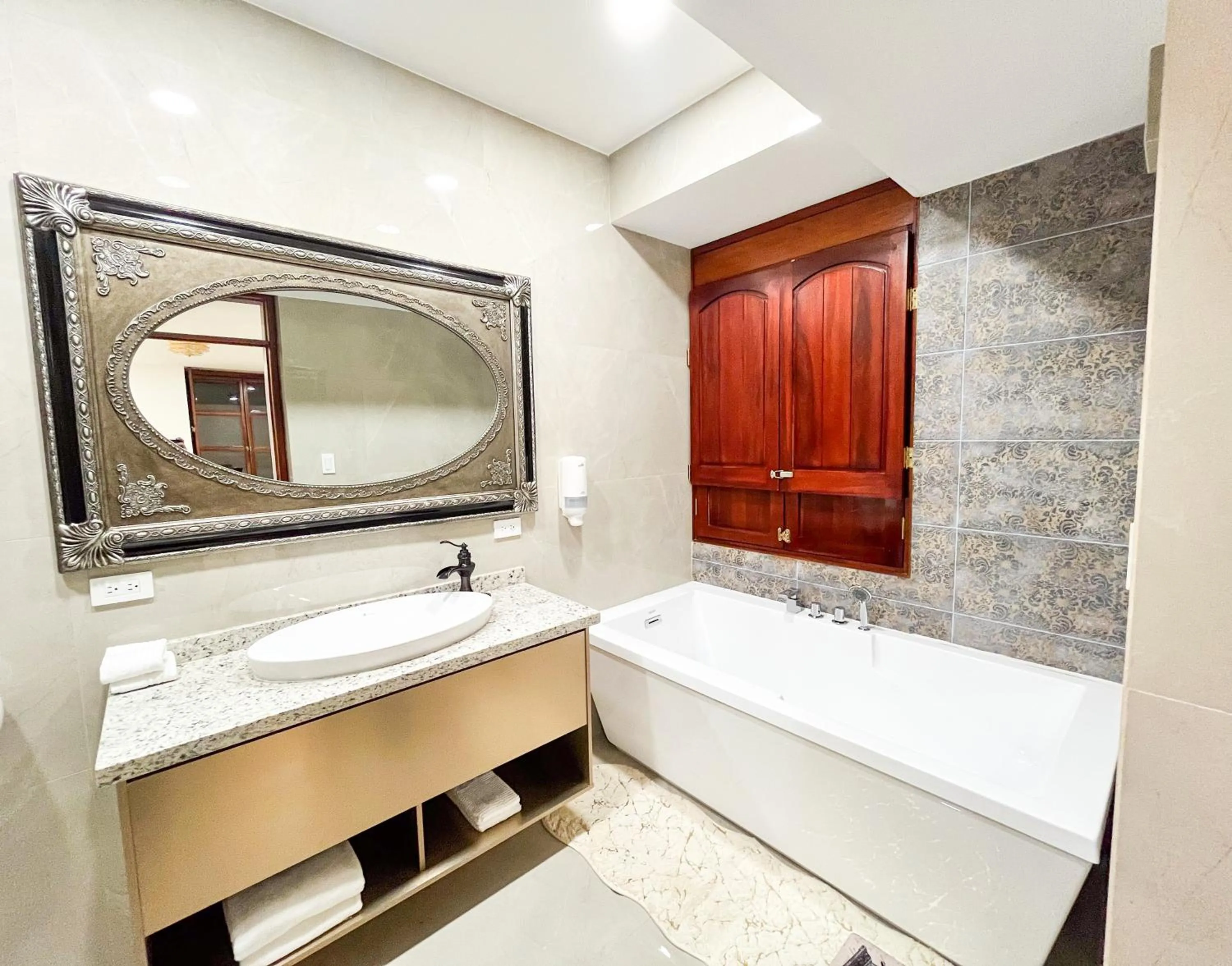 Bathroom in Hotel & Rooftop King Experience by David