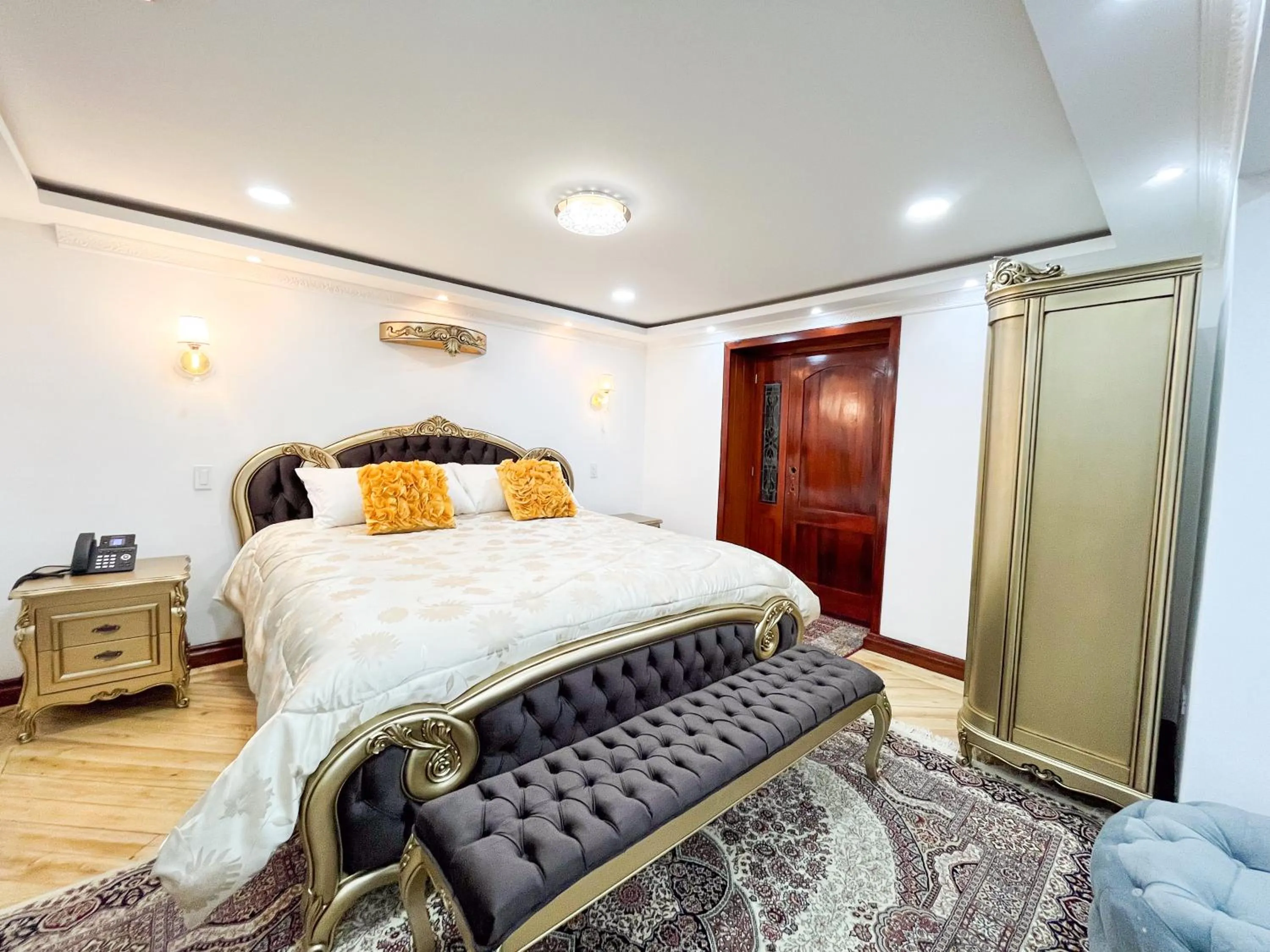 Patio, Bed in Hotel & Rooftop King Experience by David