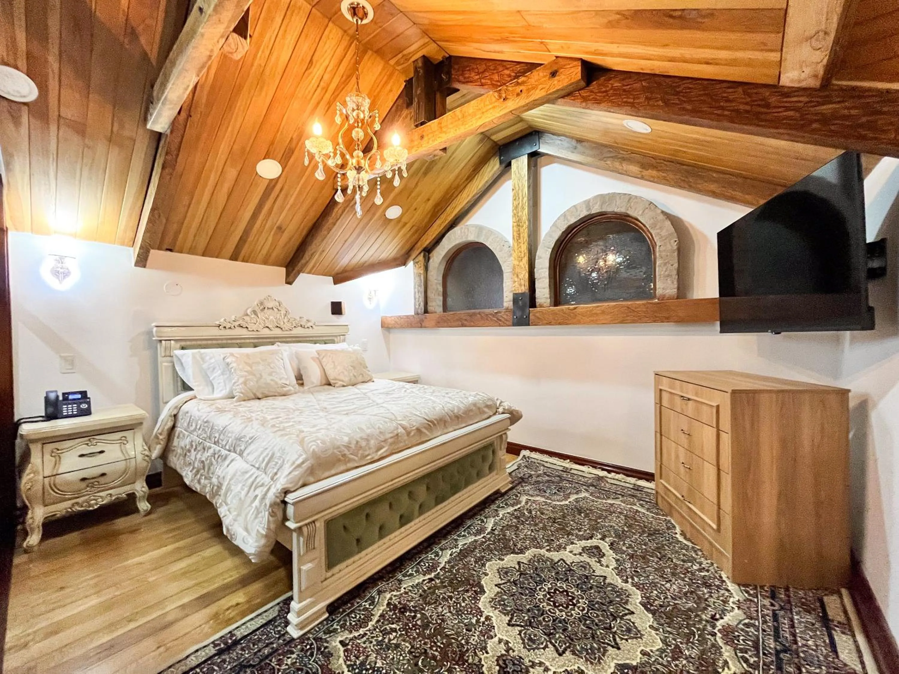 Bed in Hotel & Rooftop King Experience by David