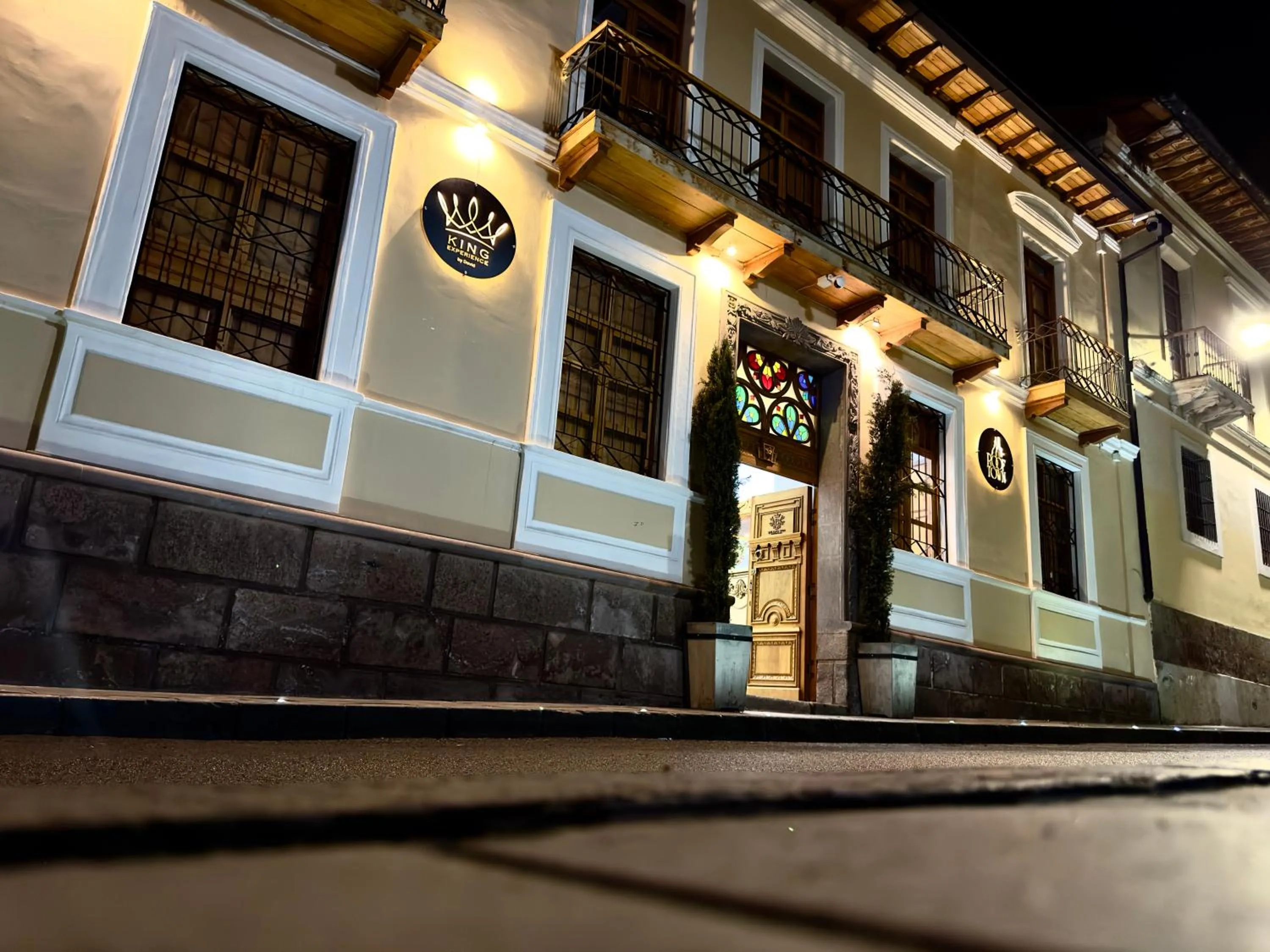 Facade/entrance in Hotel & Rooftop King Experience by David