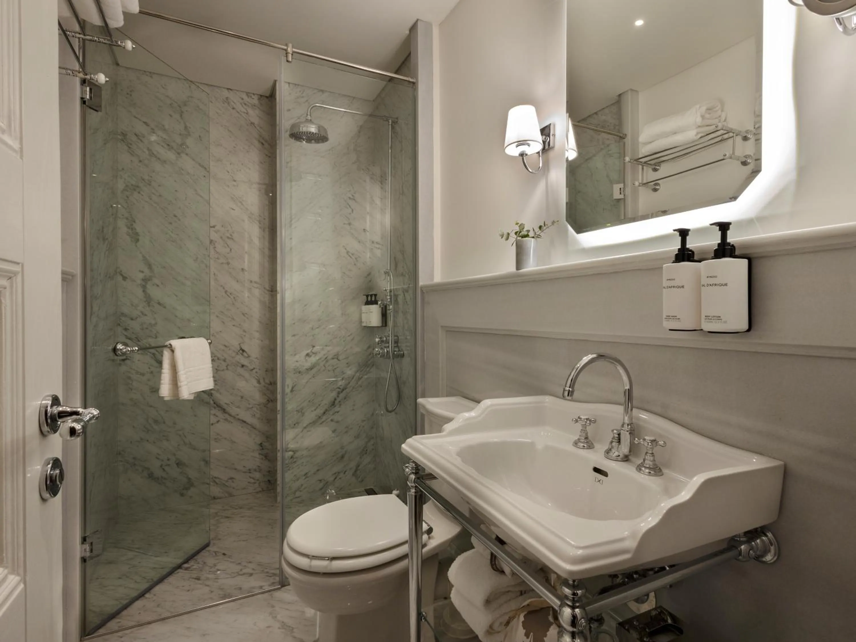 Bathroom in Komana Hotel Binbirdirek