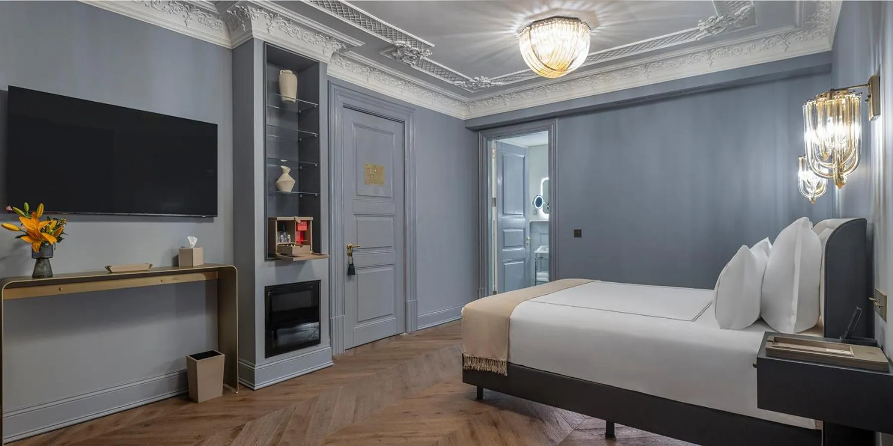 Photo of the whole room, Bed in Komana Hotel Binbirdirek