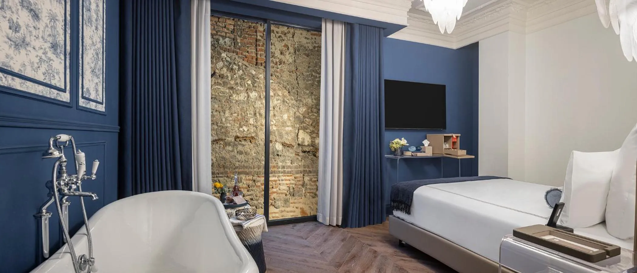 Photo of the whole room, Bed in Komana Hotel Binbirdirek