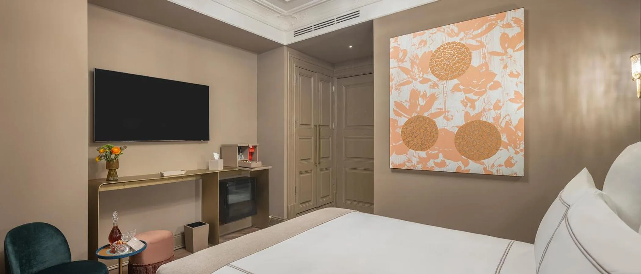 Photo of the whole room, Bed in Komana Hotel Binbirdirek