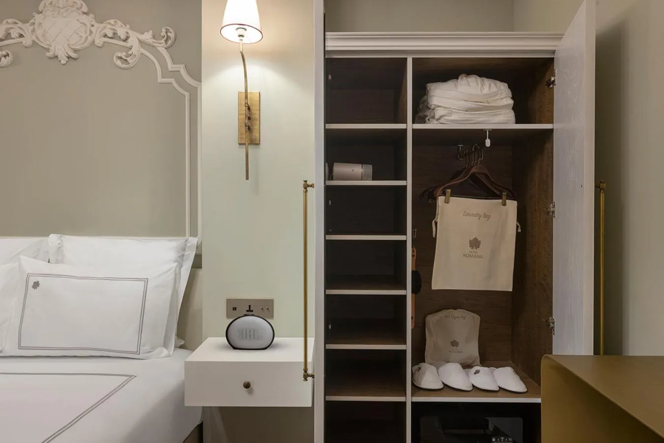 wardrobe, Bed in Komana Hotel Binbirdirek