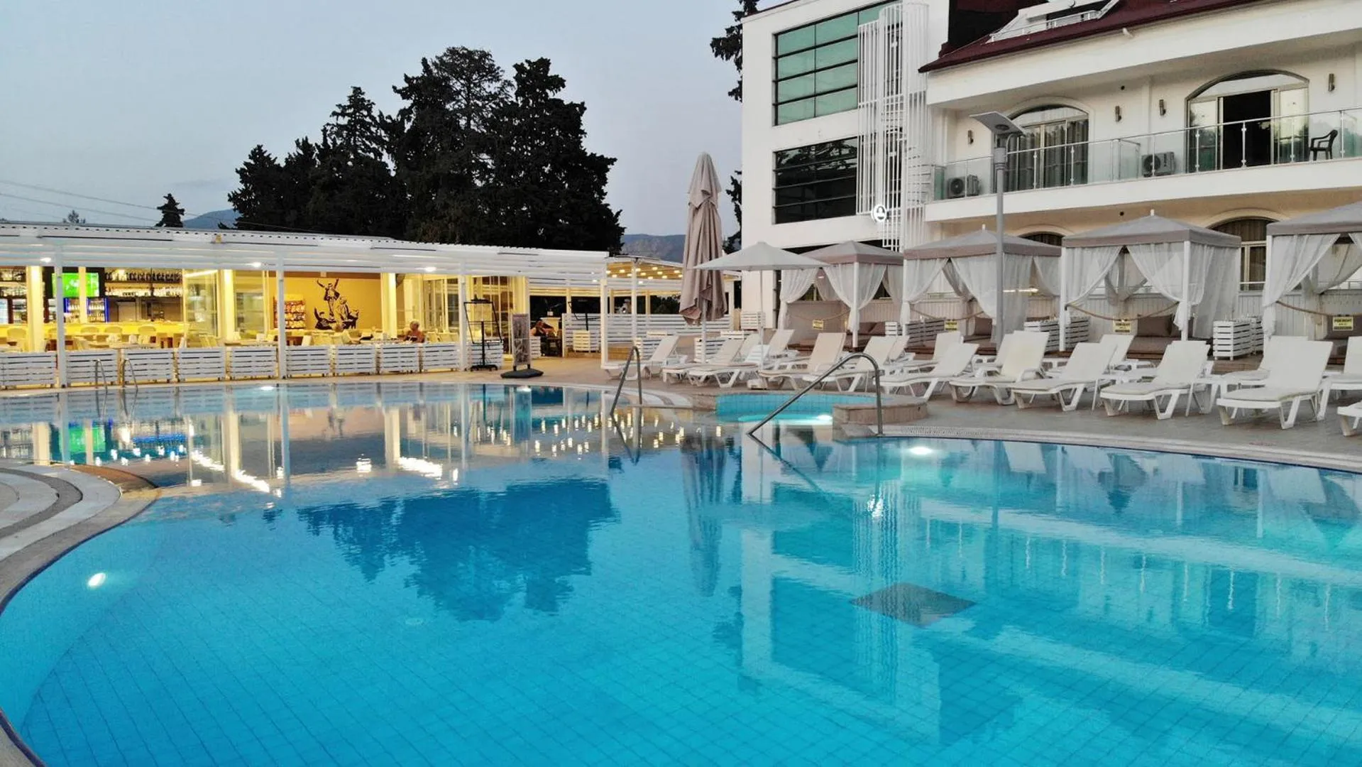 Pool view in Forum Residence Hotel
