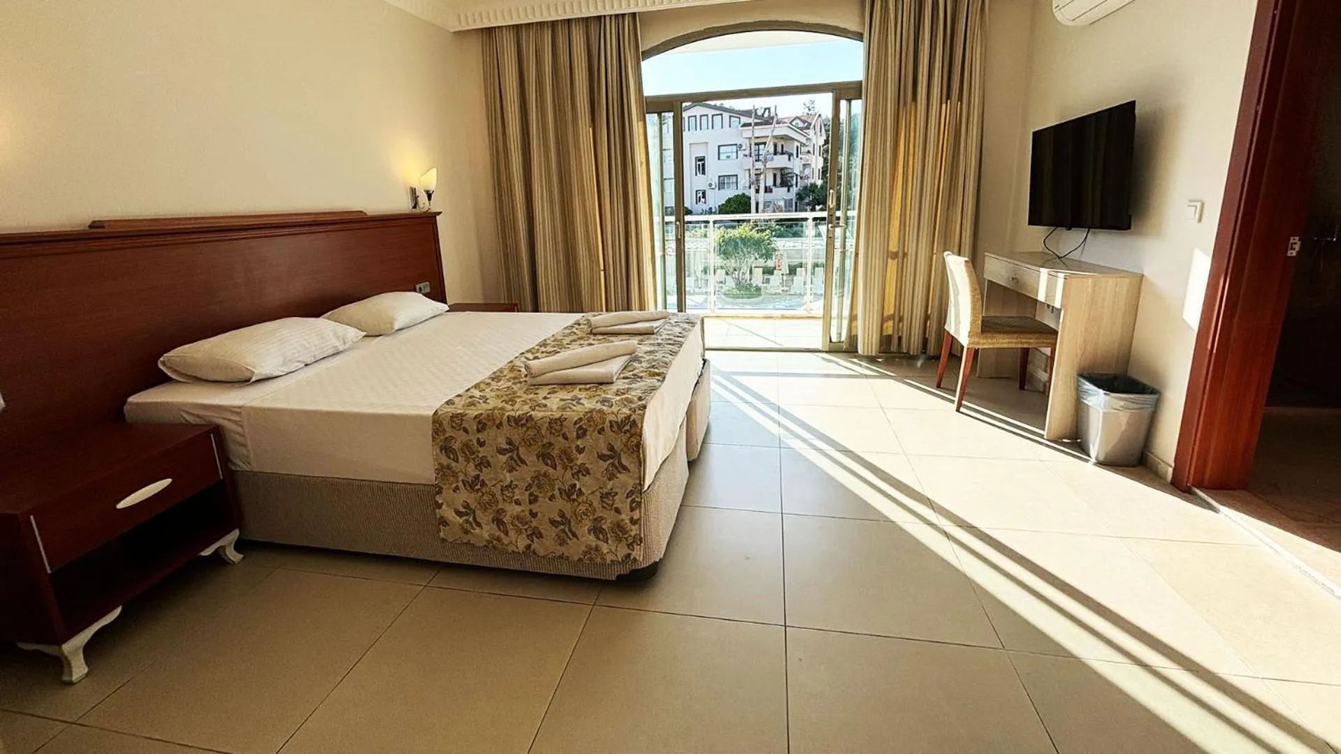 Photo of the whole room, Bed in Forum Residence Hotel