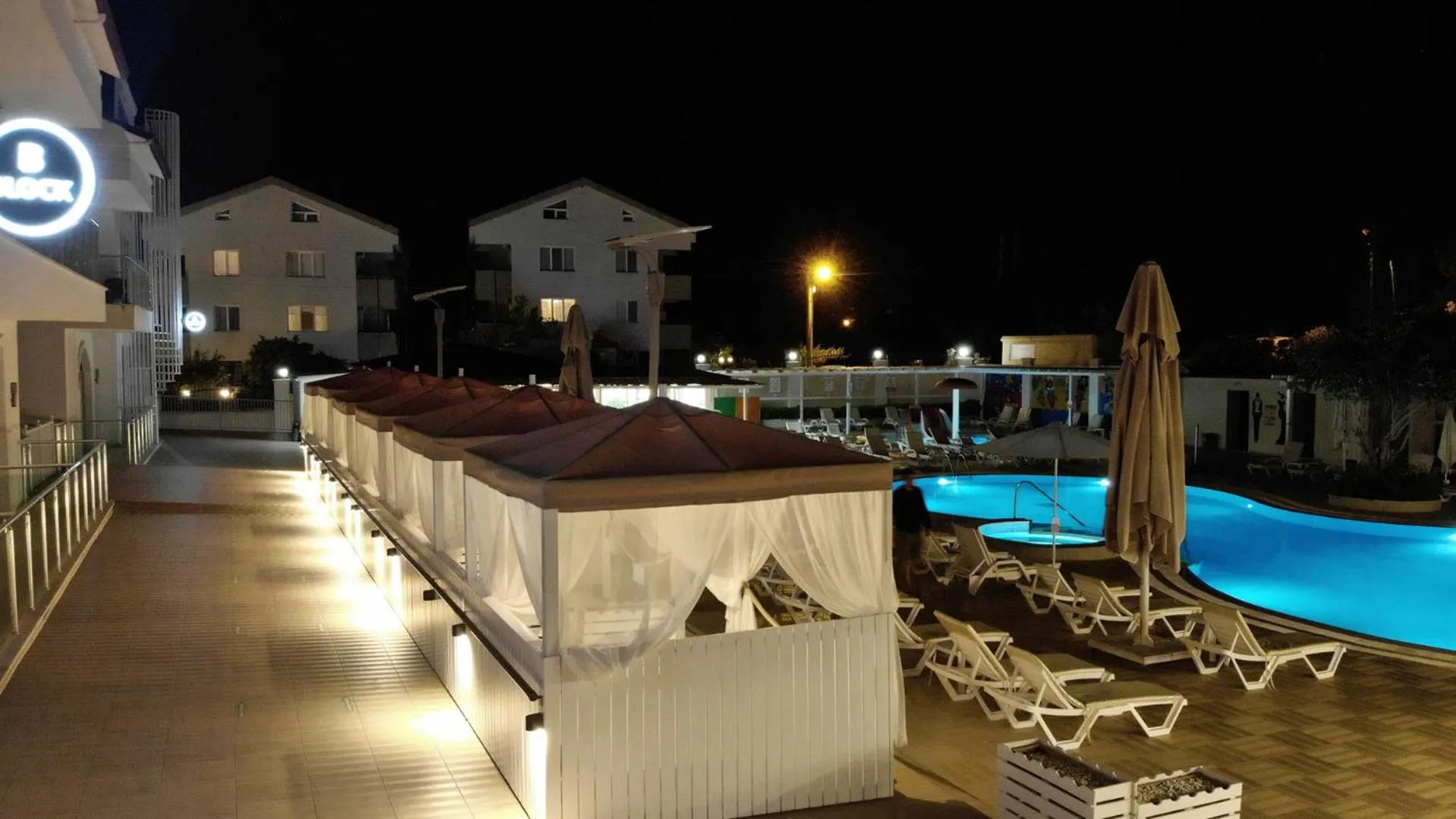 Patio in Forum Residence Hotel