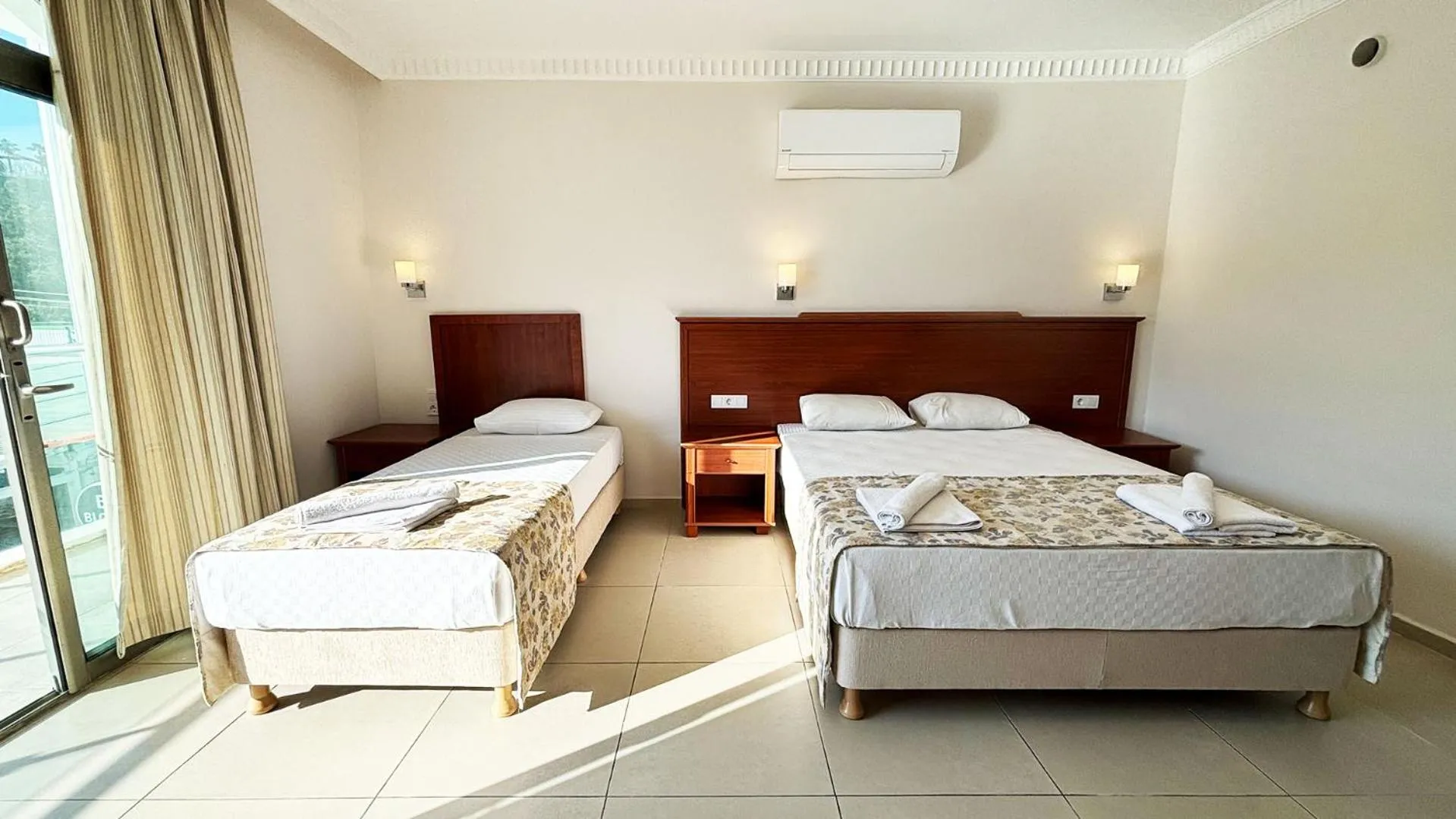 Photo of the whole room, Bed in Forum Residence Hotel